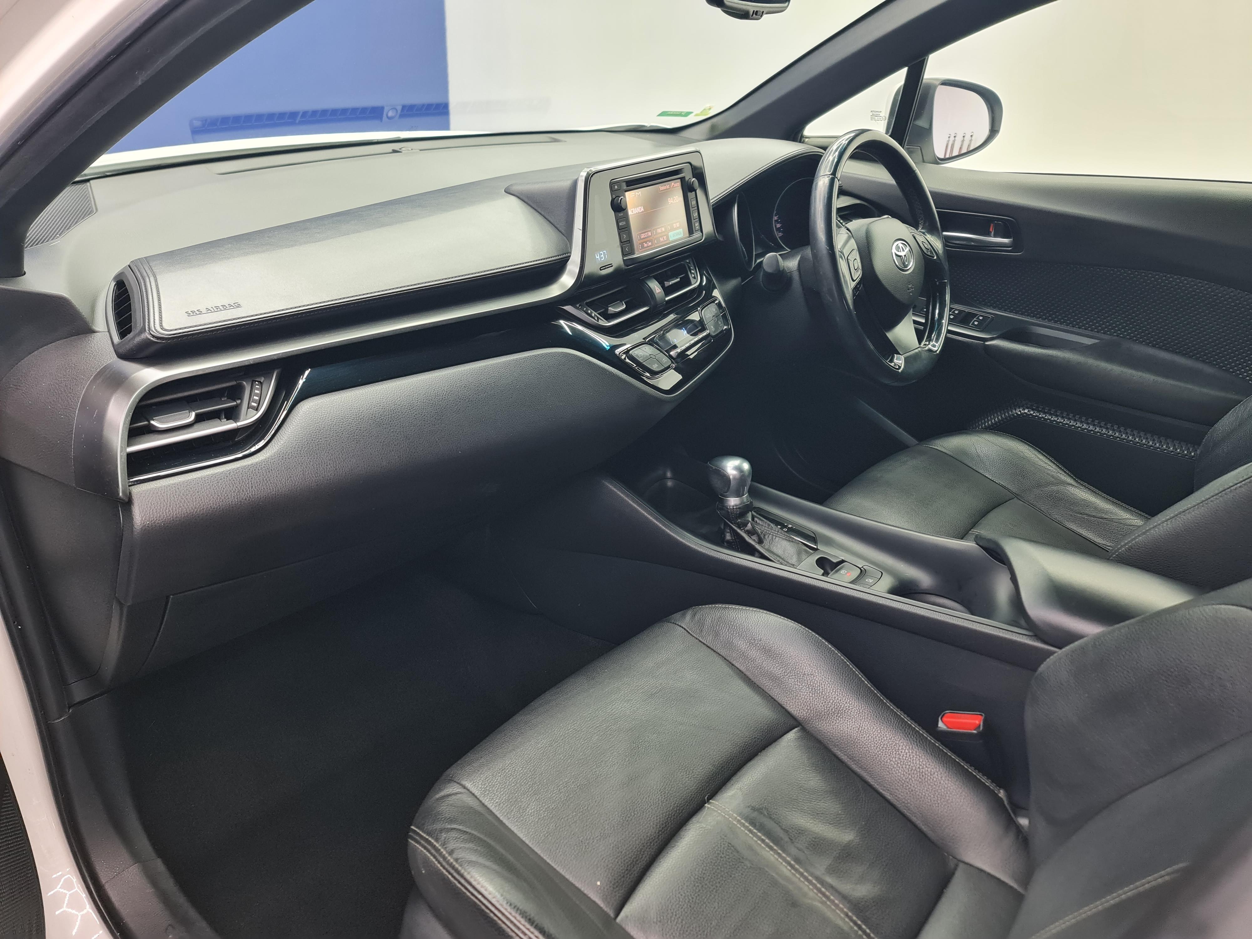 TOYOTA C-HR 1.2T PLUS CVT - 17