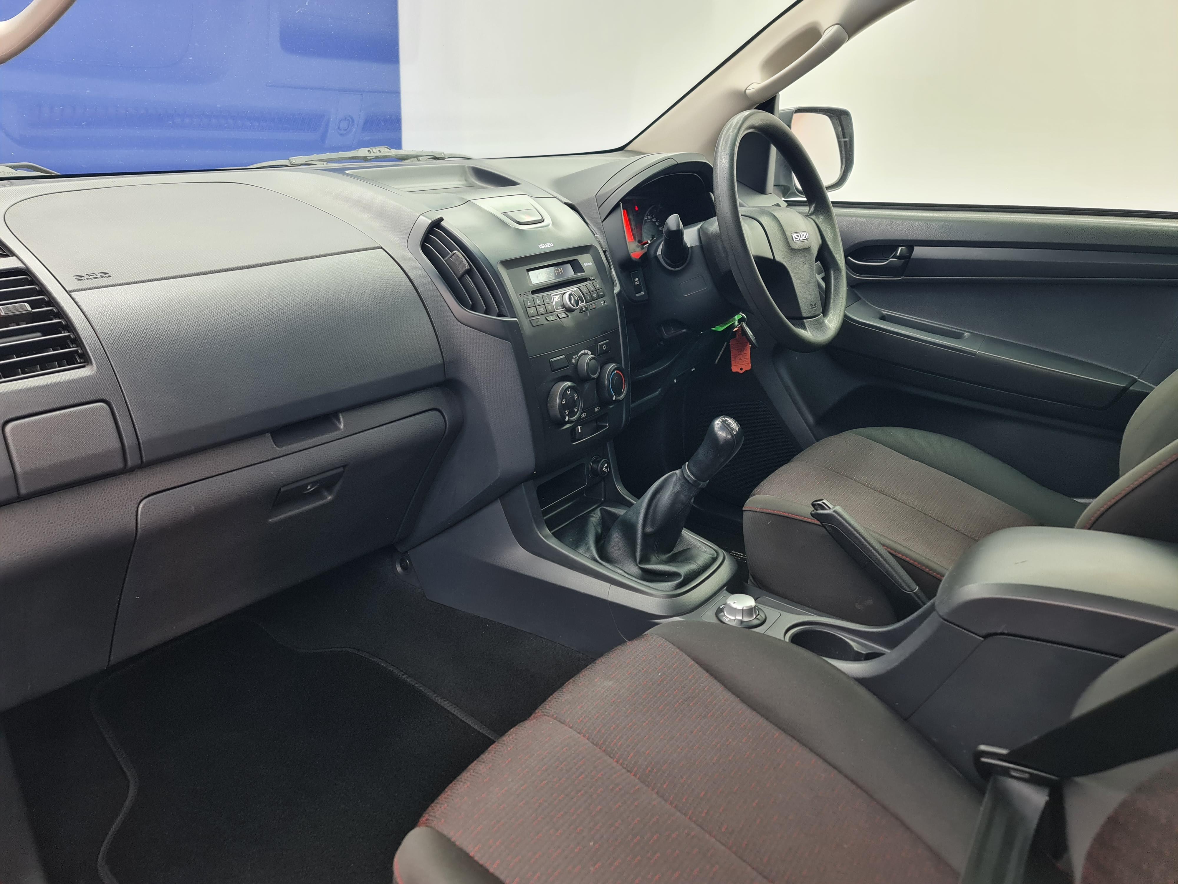 ISUZU D-MAX 250 HO HI-RIDE 4X4 D/C P/U - 17