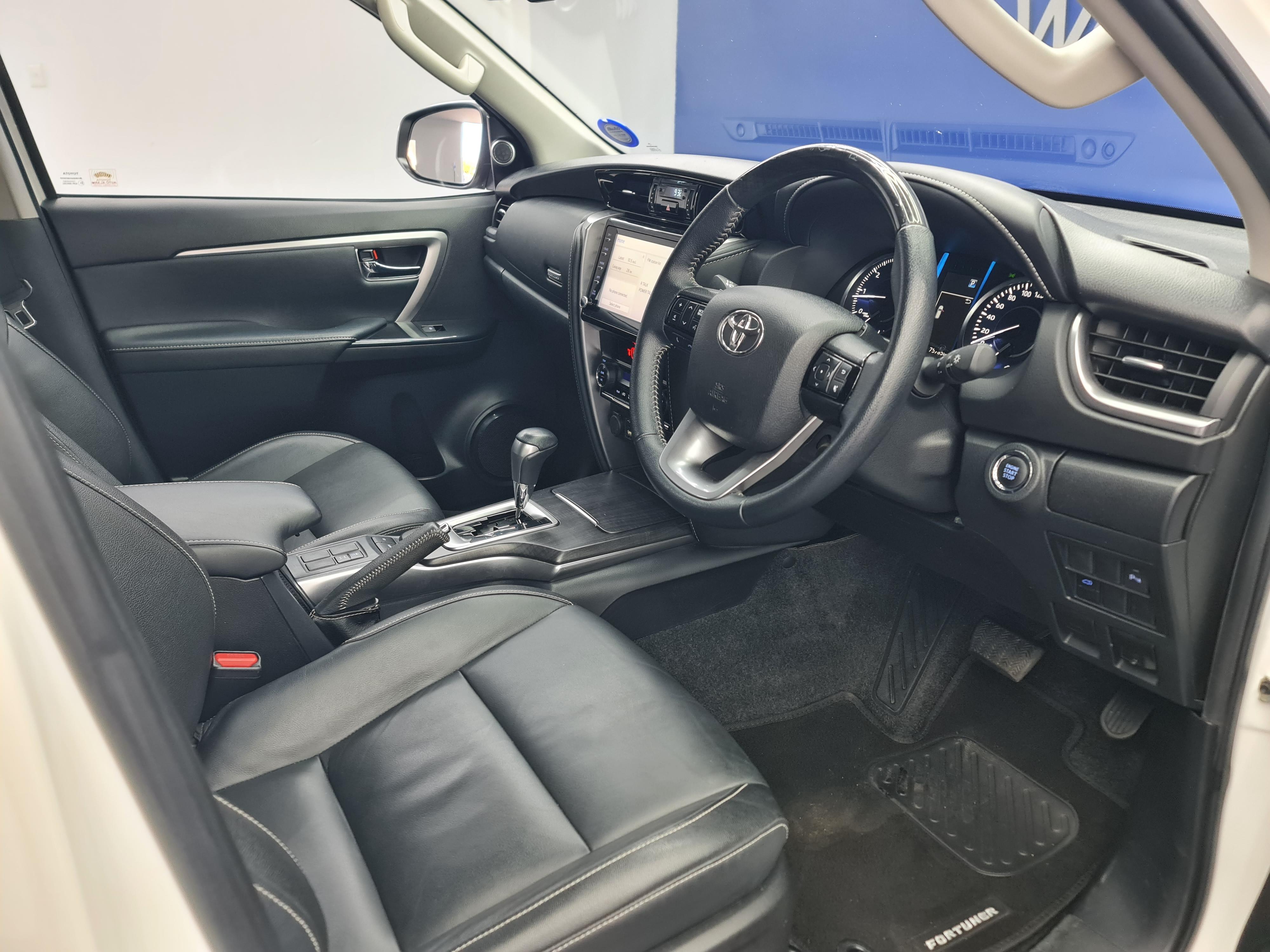TOYOTA FORTUNER 2.8GD-6 R/B A/T - 11
