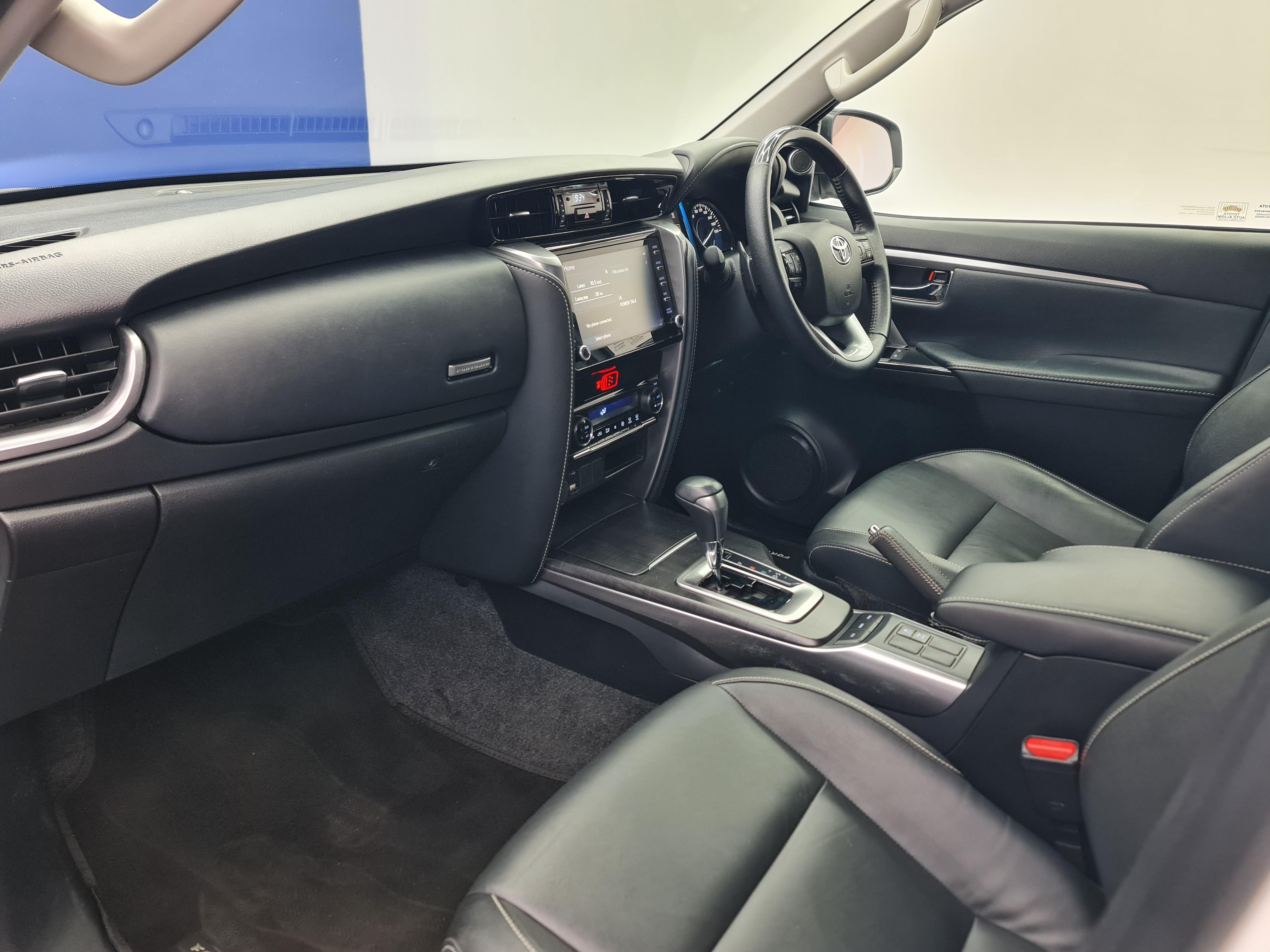 TOYOTA FORTUNER 2.8GD-6 R/B A/T - 18