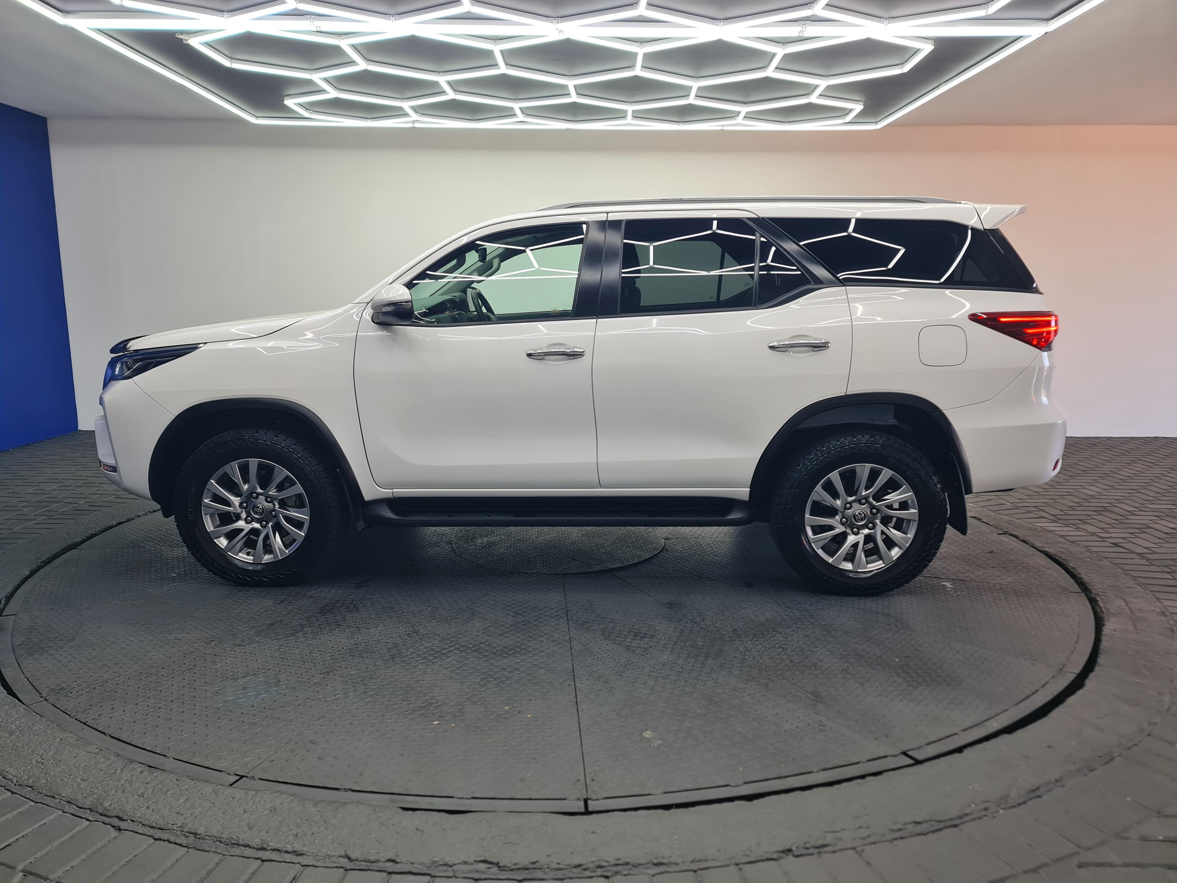 TOYOTA FORTUNER 2.8GD-6 R/B A/T - 7
