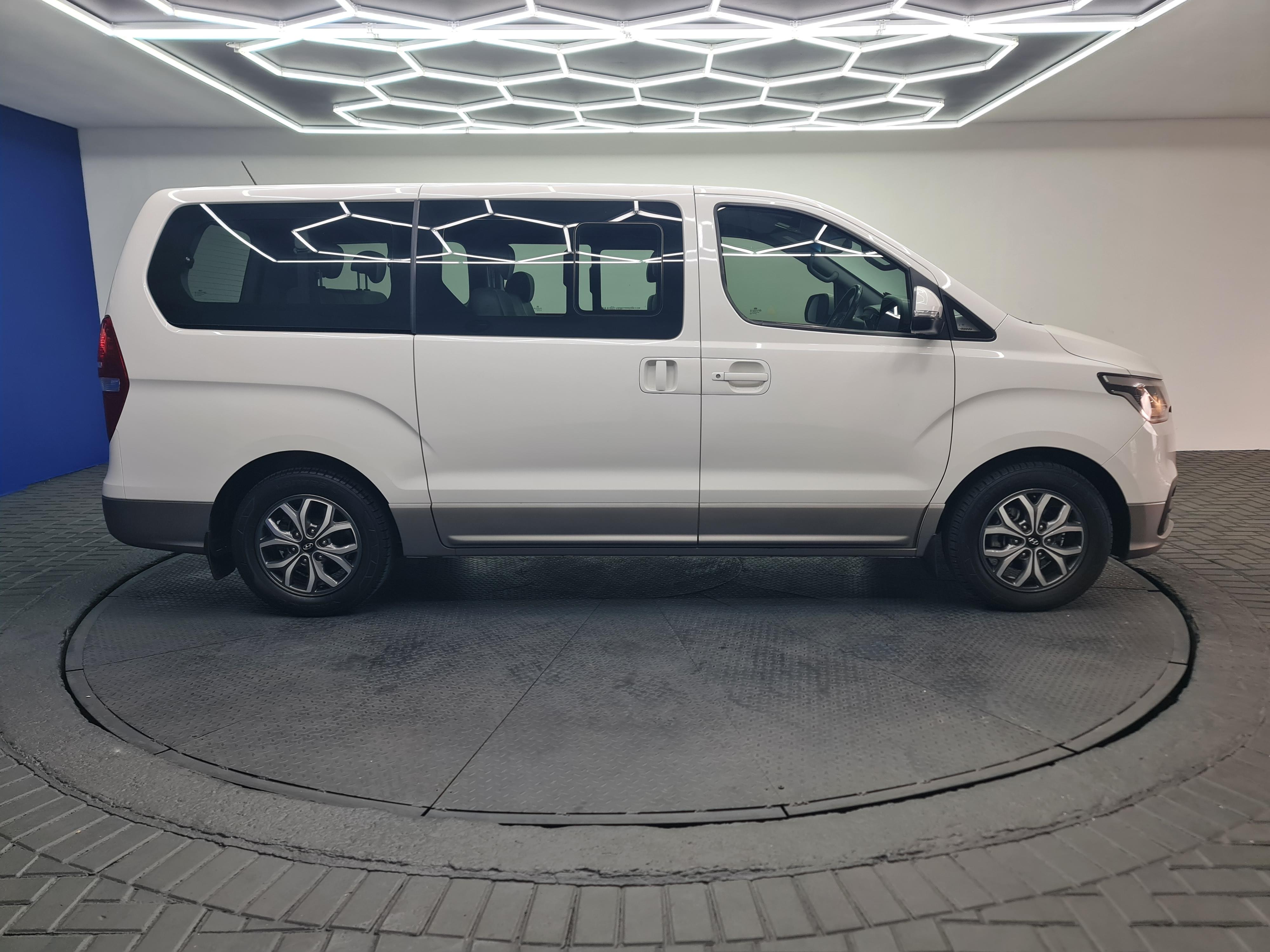 HYUNDAI H-1 2.5 CRDI A/T/ 2.5 ELITE A/T - 6