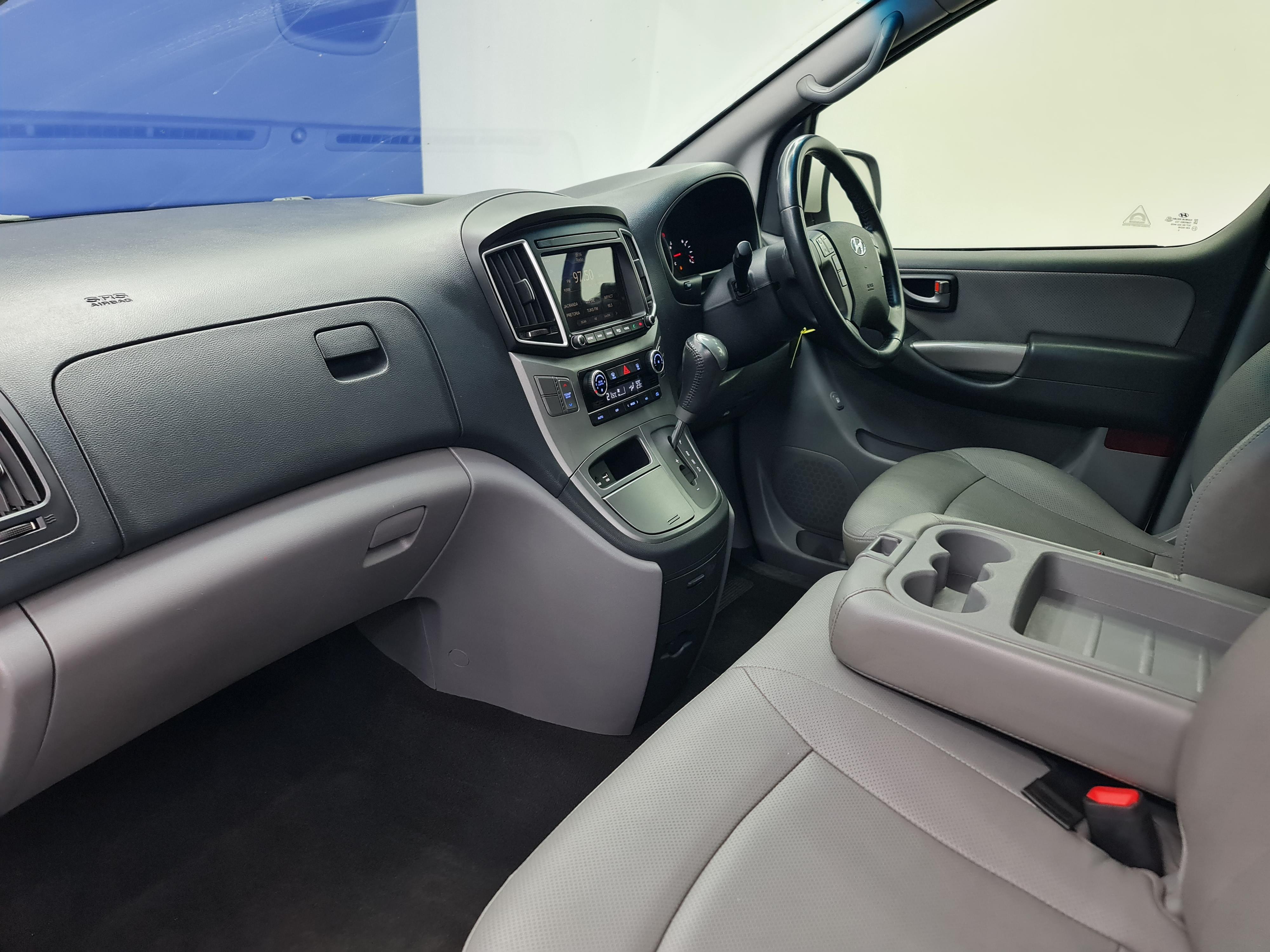 HYUNDAI H-1 2.5 CRDI A/T/ 2.5 ELITE A/T - 17