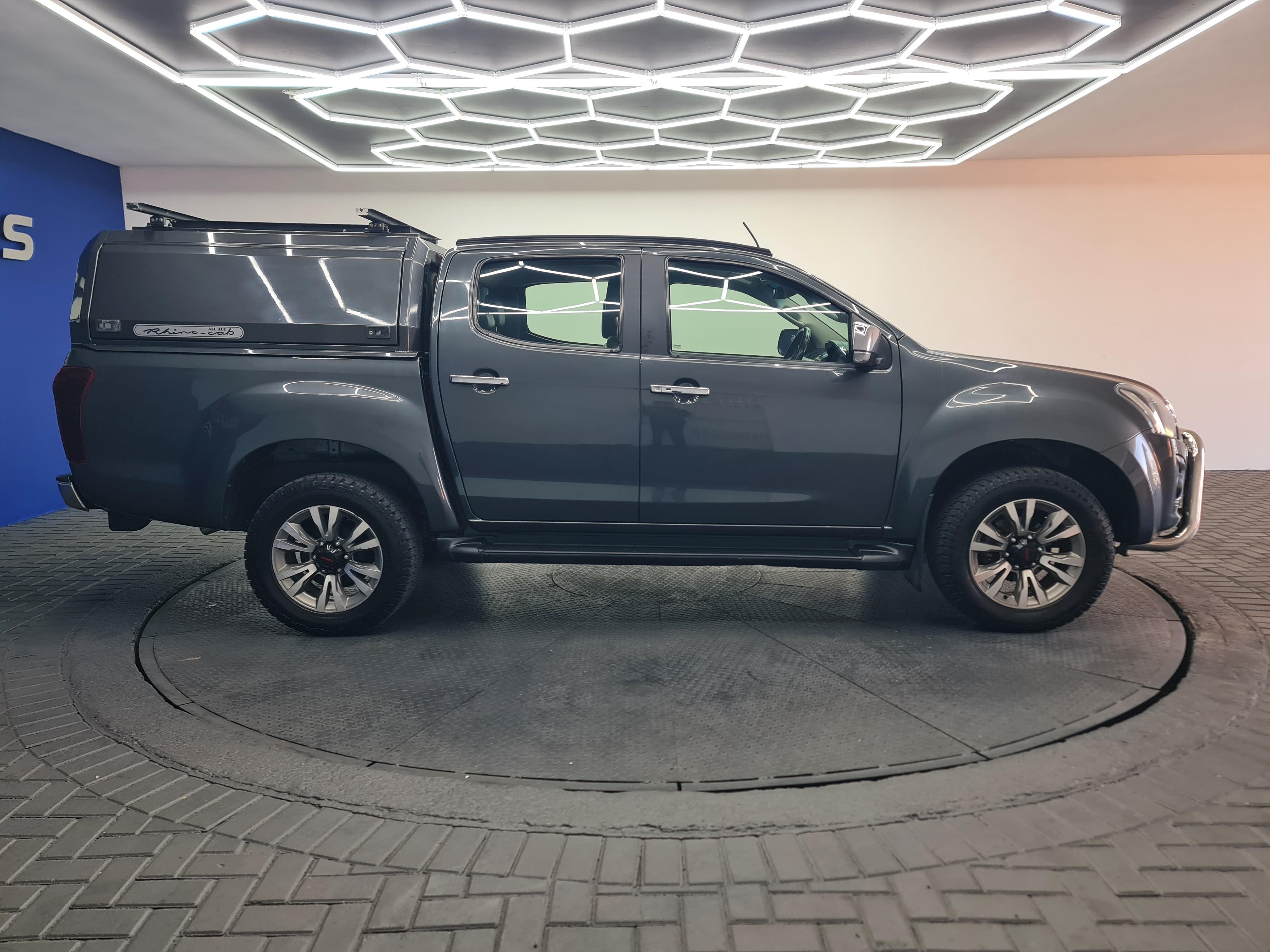 ISUZU KB 300 D-TEQ LX A/T 4X4 P/U D/C - 6