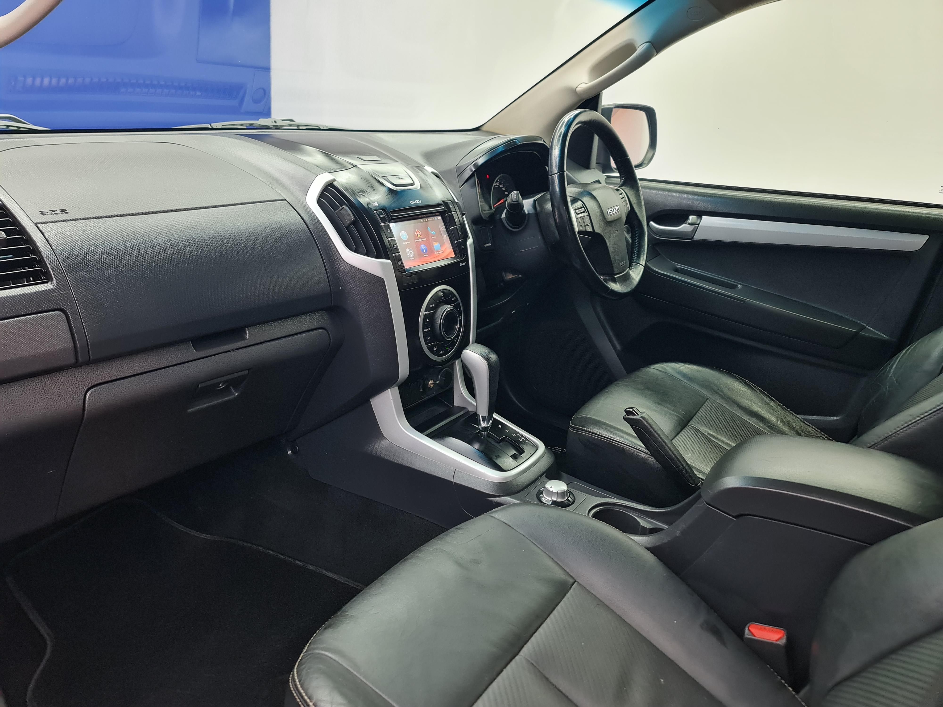 ISUZU KB 300 D-TEQ LX A/T 4X4 P/U D/C - 17