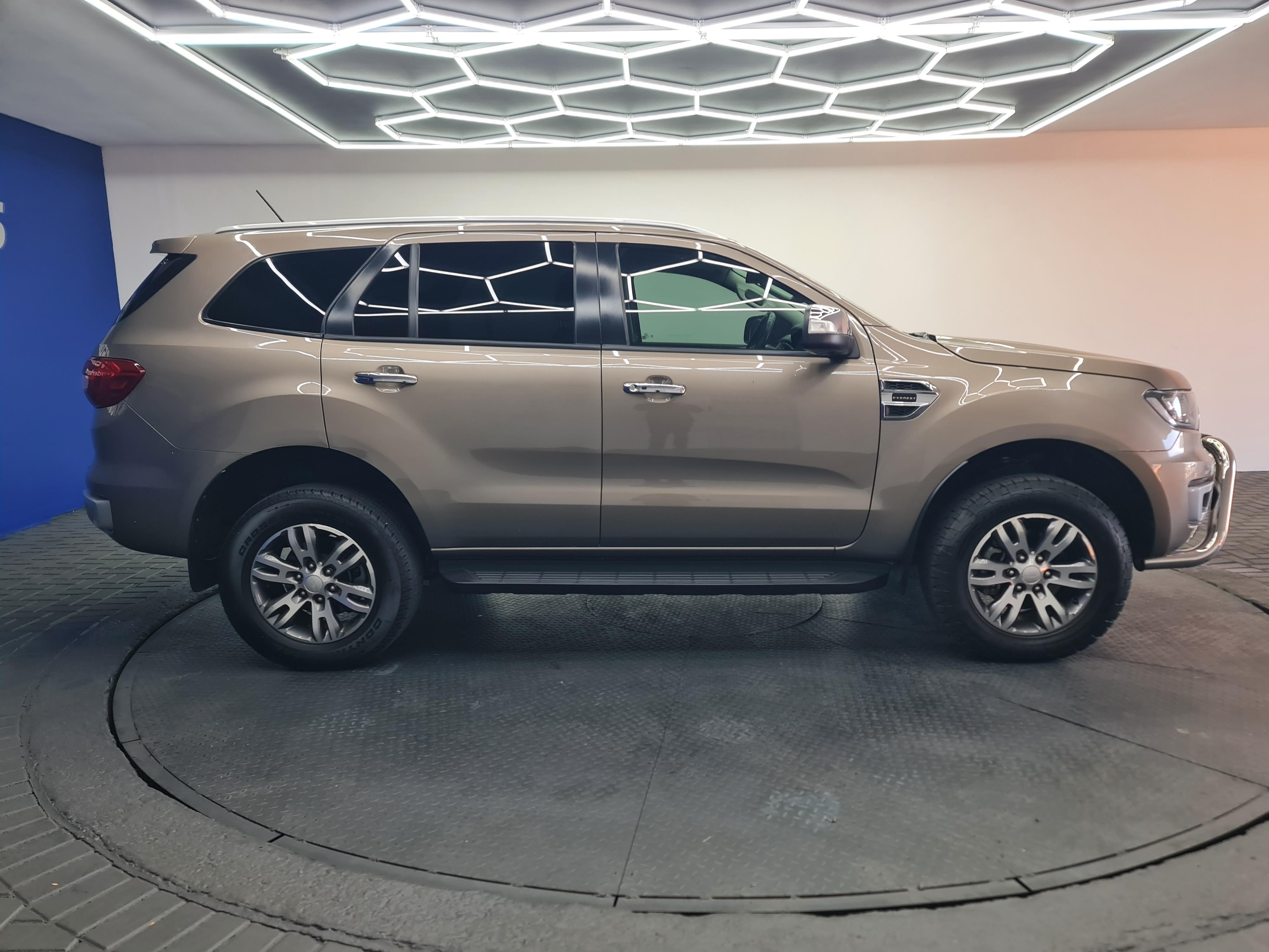 FORD EVEREST 2.0D XLT A/T - 6
