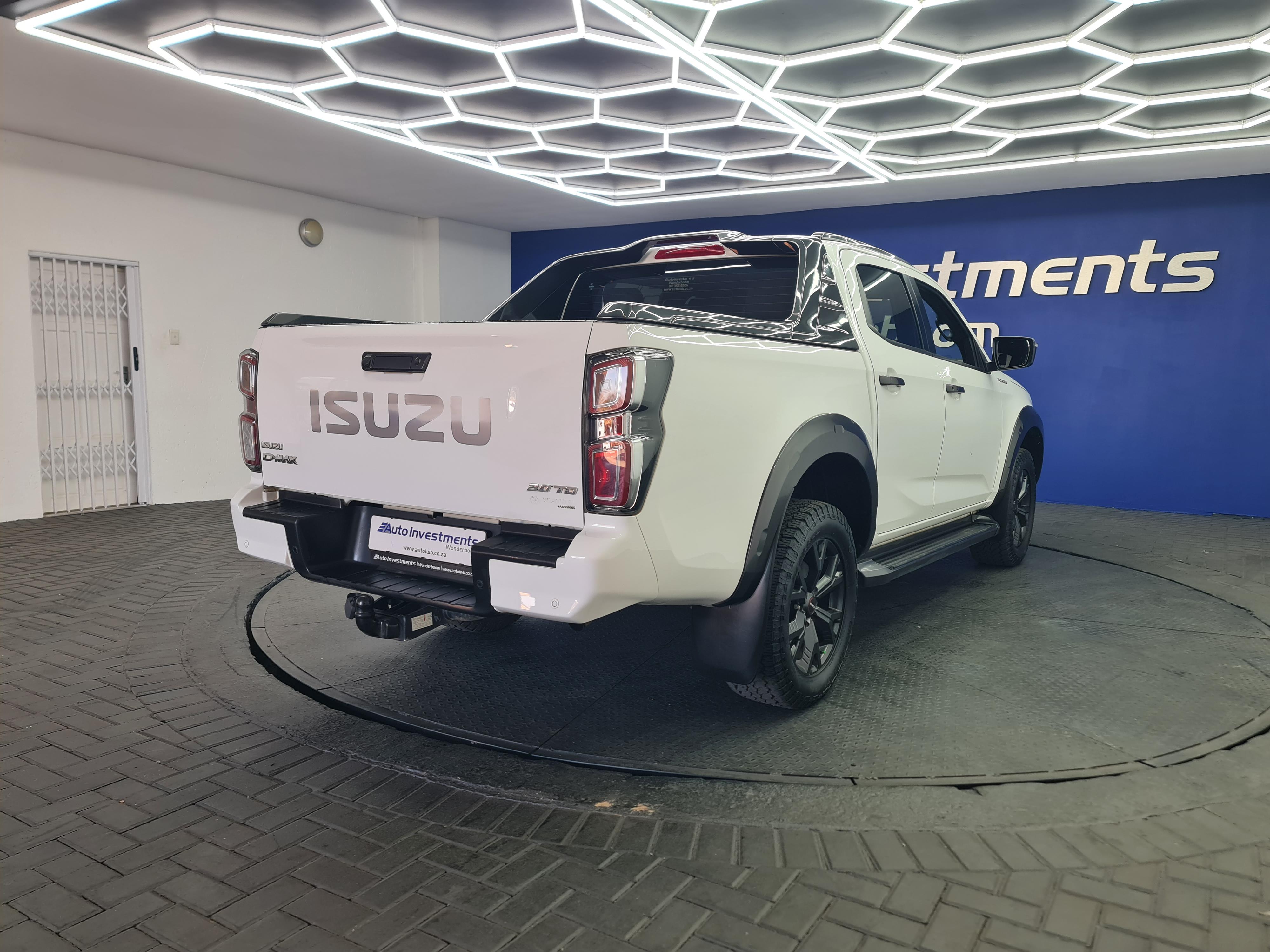 ISUZU D-MAX 3.0 DDI V-CROSS HR A/T D/C P/U - 10