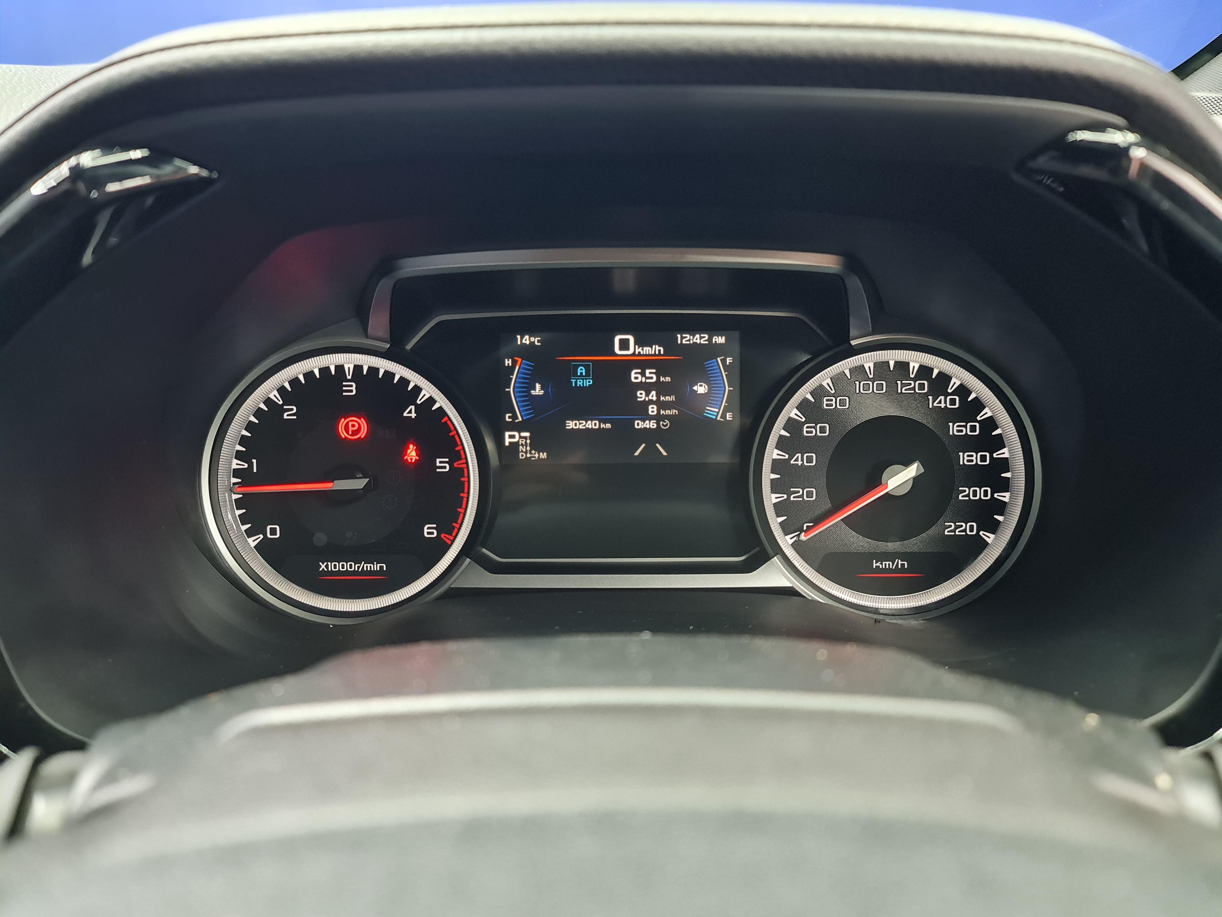 ISUZU D-MAX 3.0 DDI V-CROSS HR A/T D/C P/U - 12