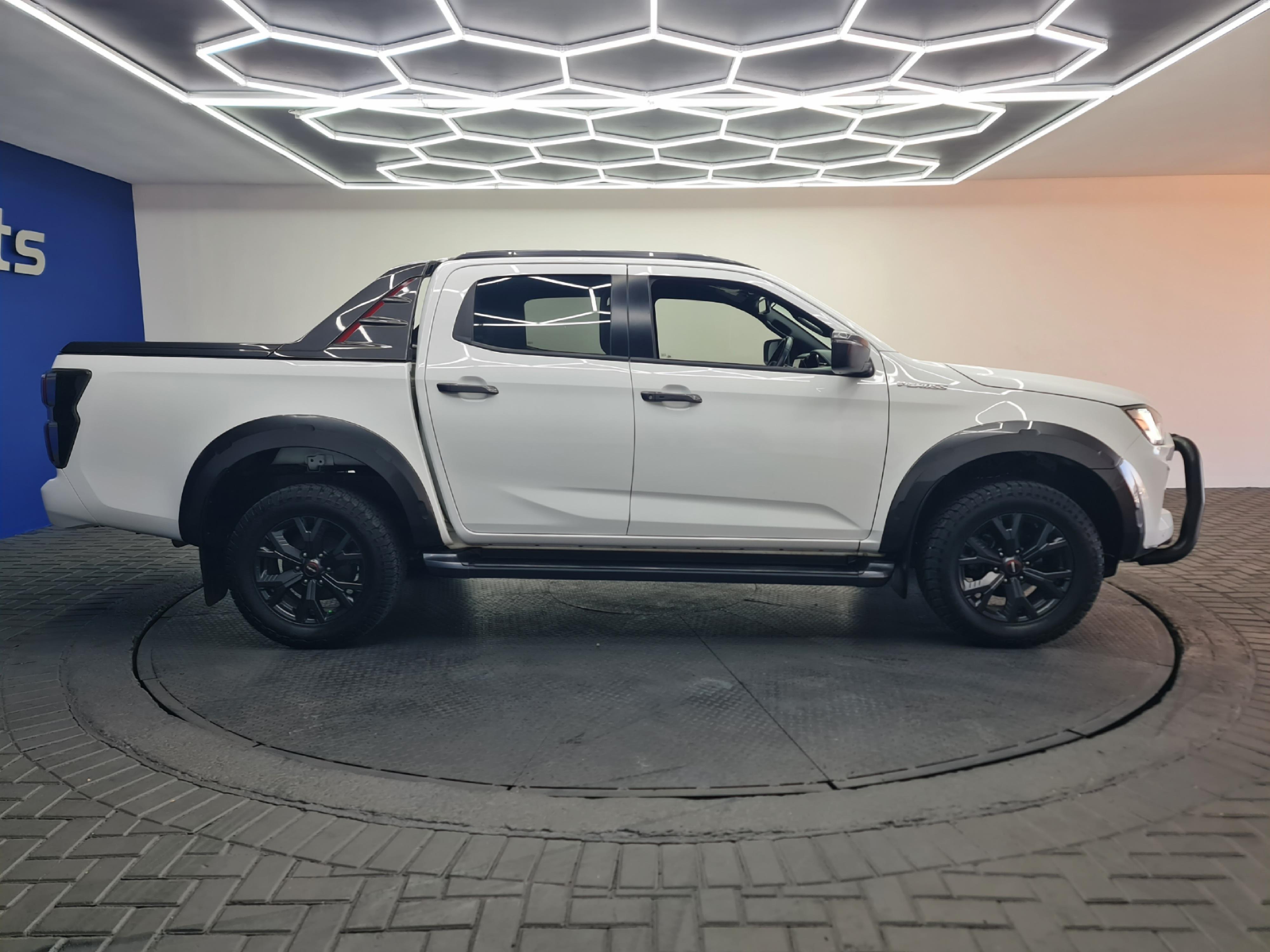 ISUZU D-MAX 3.0 DDI V-CROSS HR A/T D/C P/U - 6