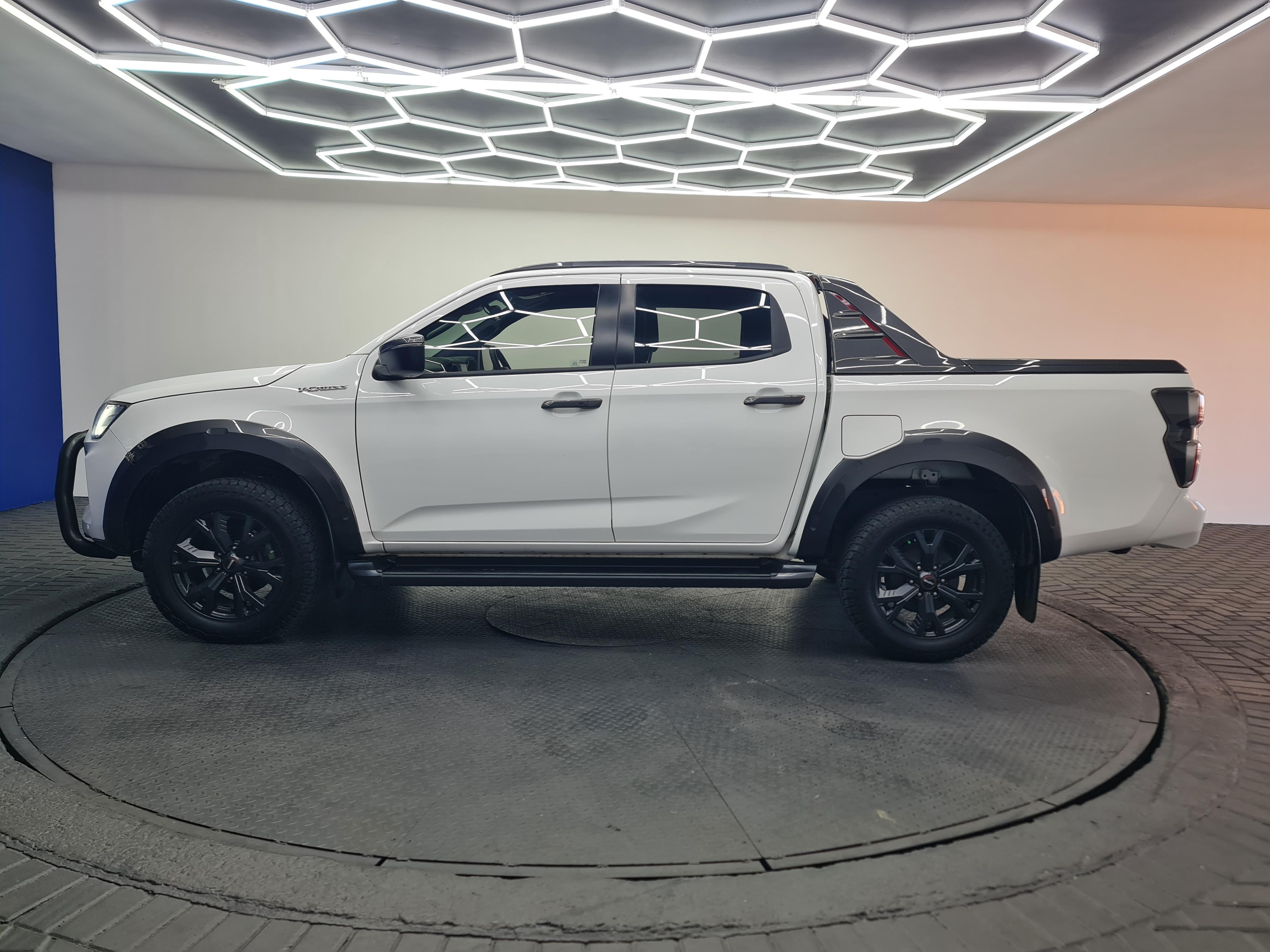 ISUZU D-MAX 3.0 DDI V-CROSS HR A/T D/C P/U - 7