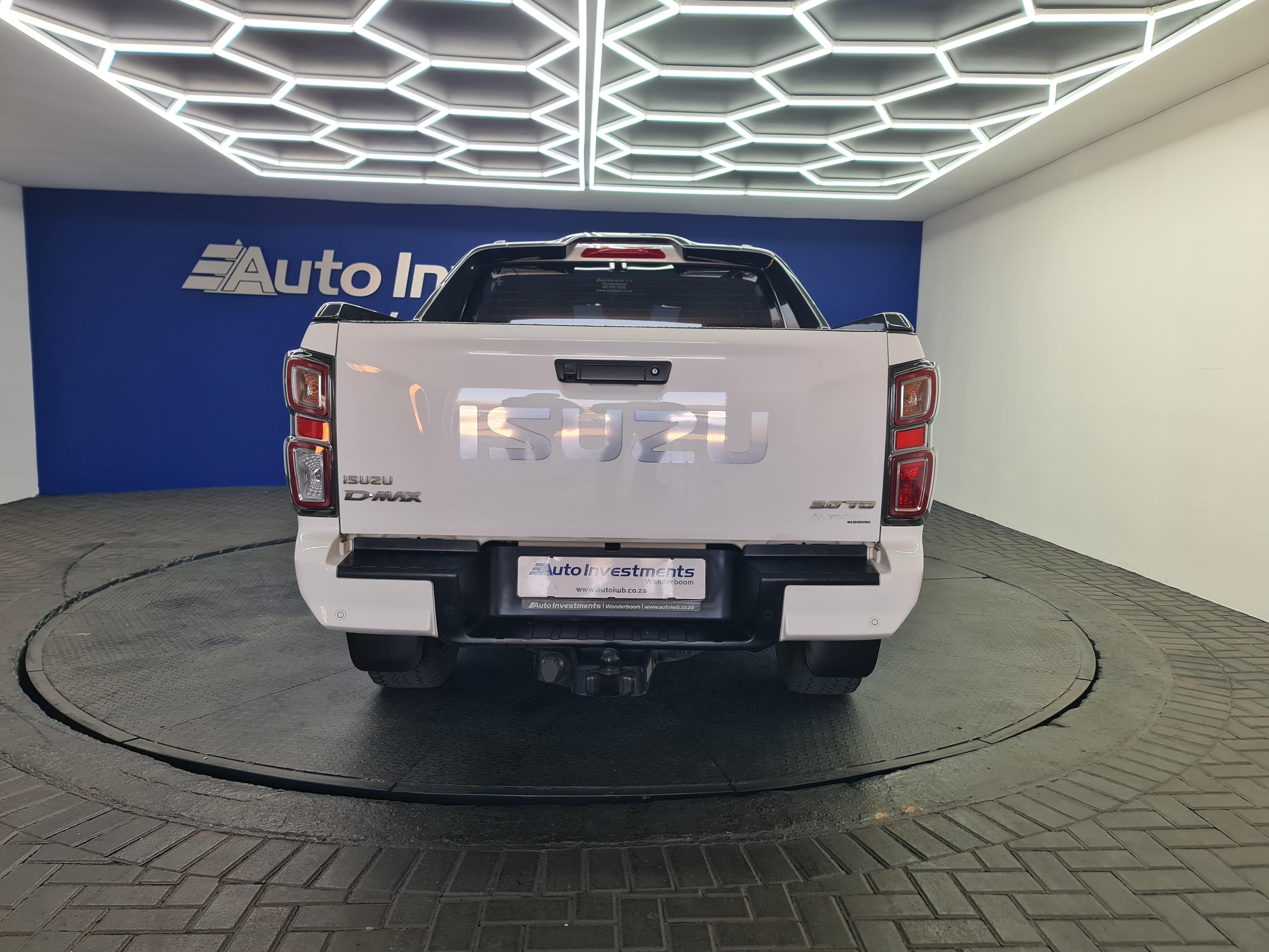 ISUZU D-MAX 3.0 DDI V-CROSS HR A/T D/C P/U - 9