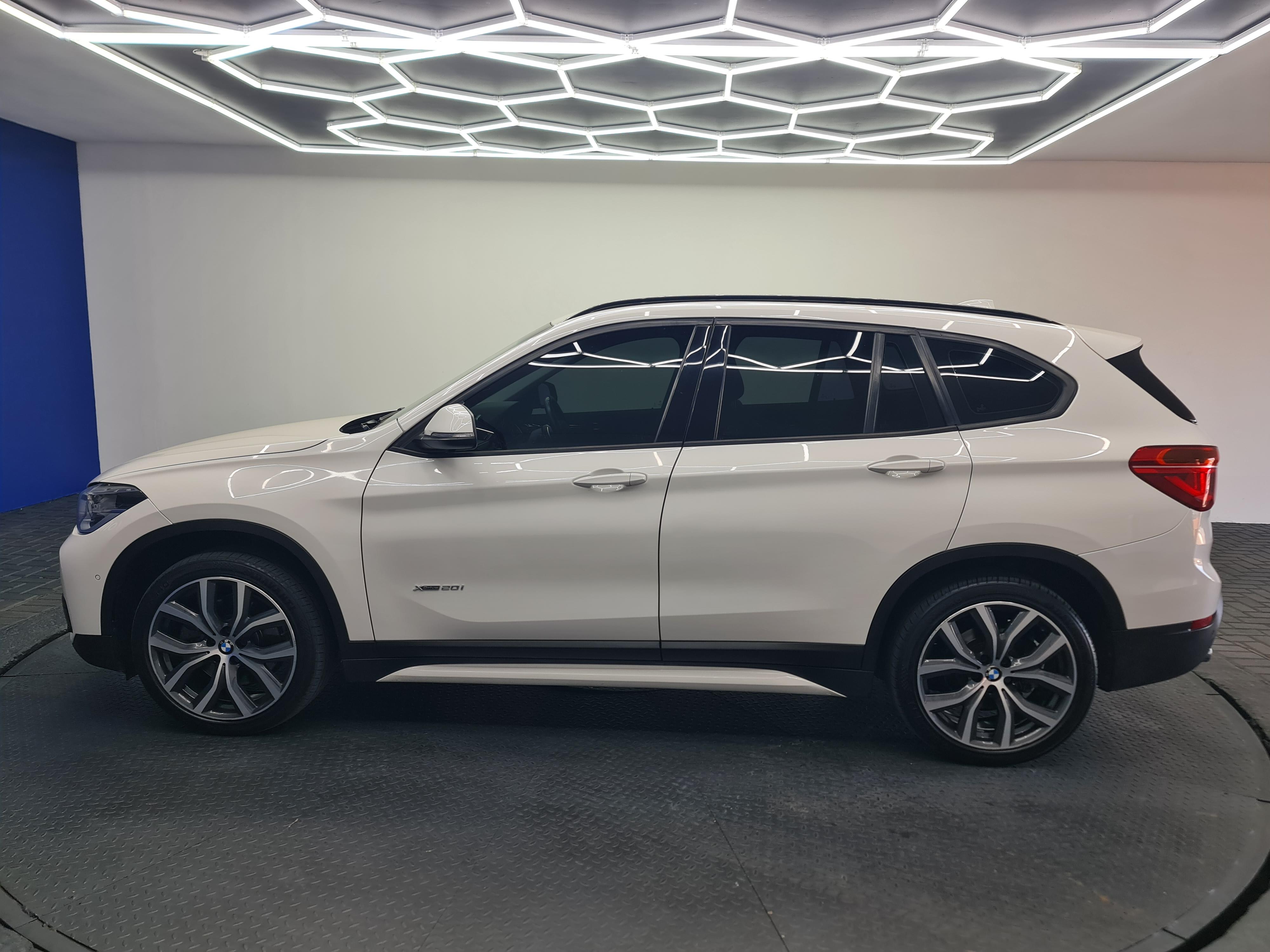 BMW X1 XDRIVE20I A/T (F48) - 7