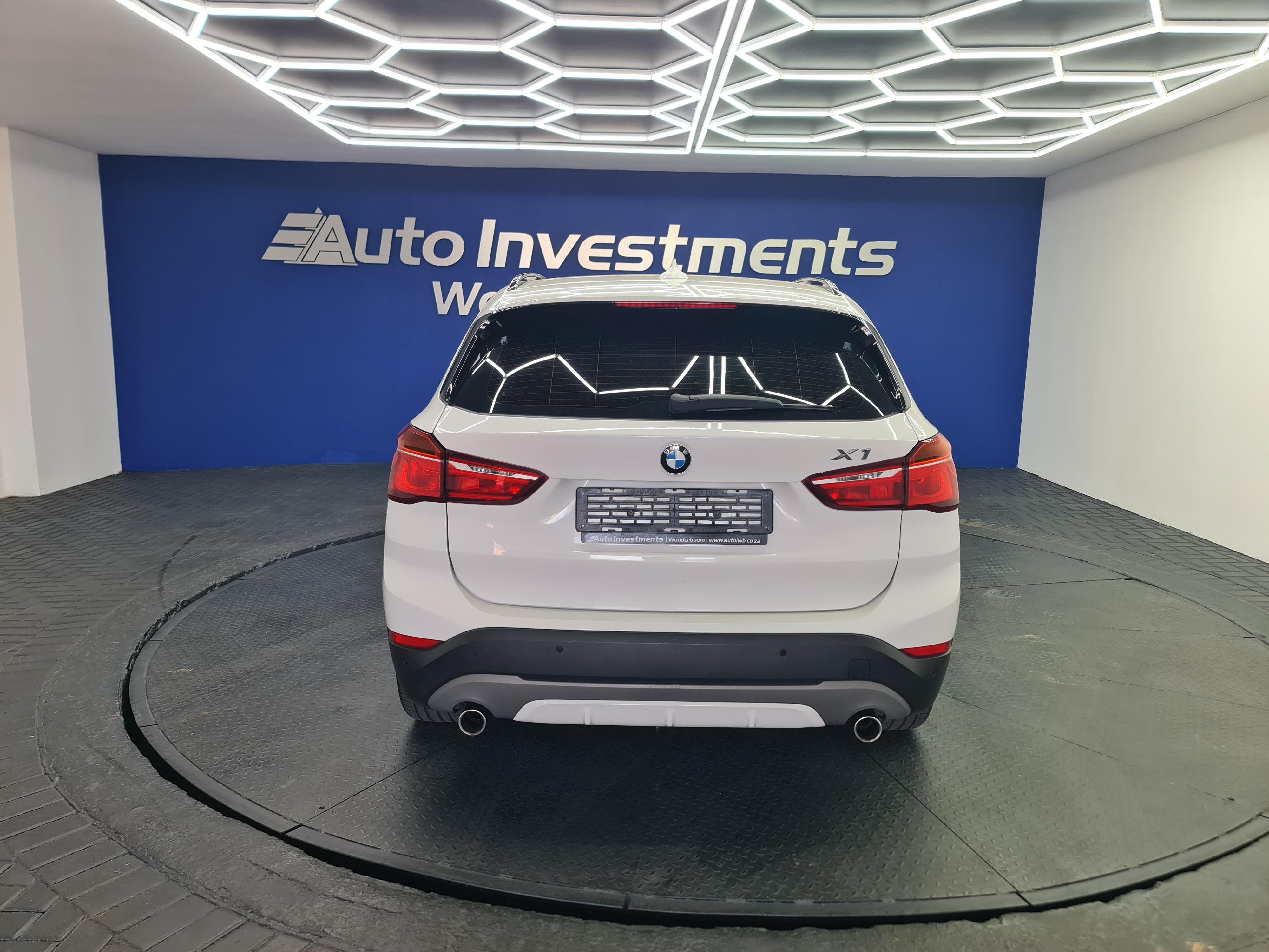 BMW X1 XDRIVE20I A/T (F48) - 9
