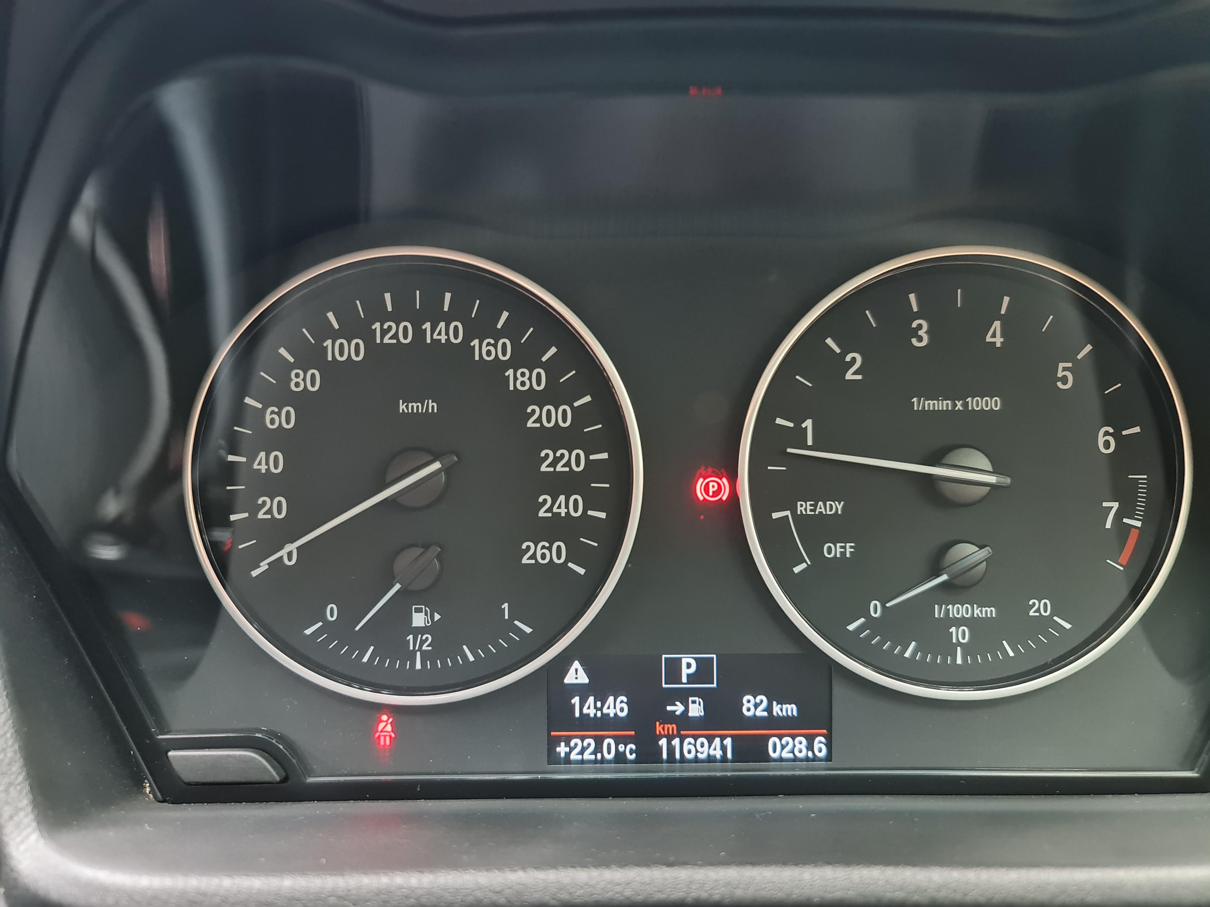 BMW X1 XDRIVE20I A/T (F48) - 12