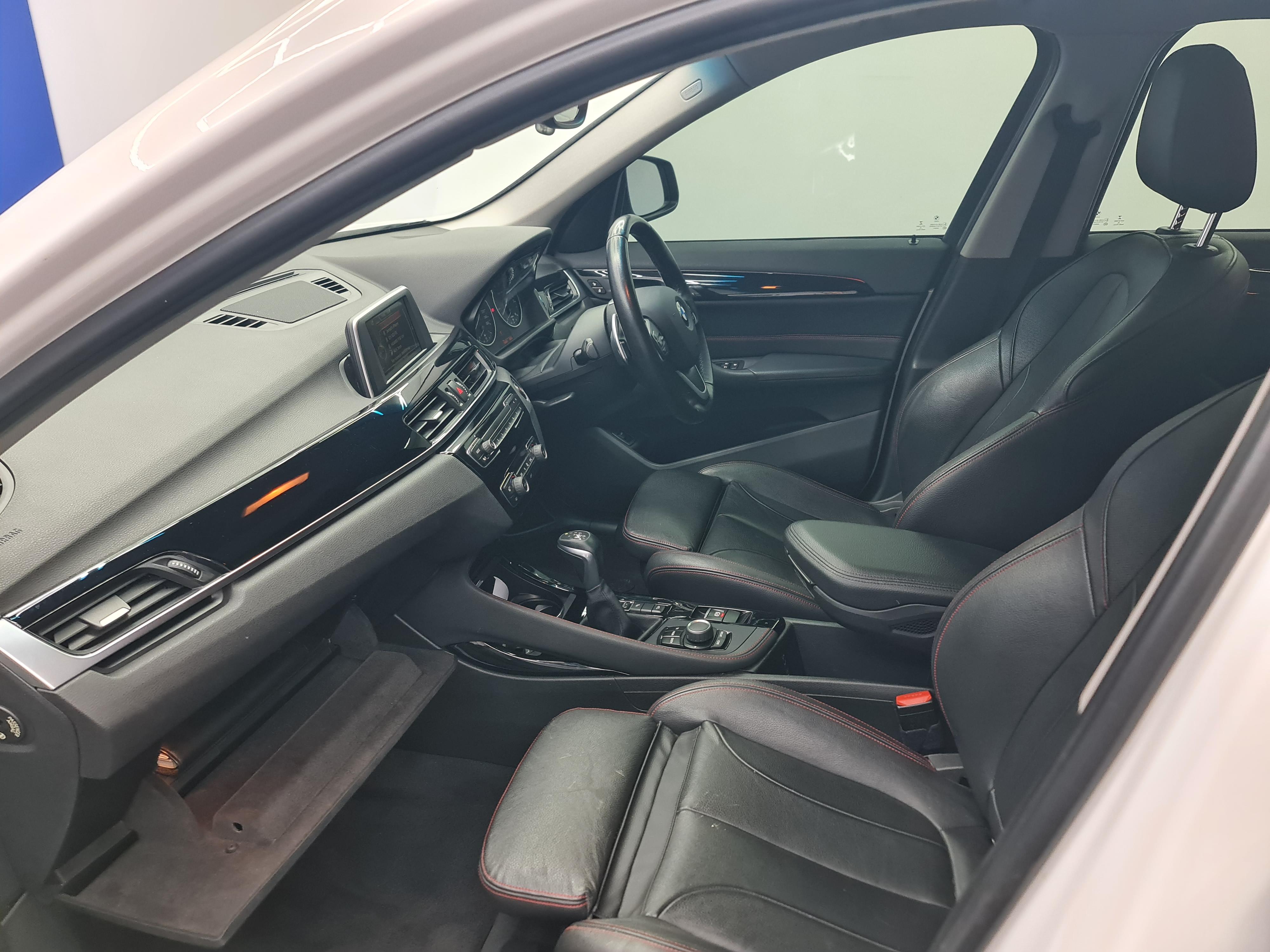 BMW X1 XDRIVE20I A/T (F48) - 16