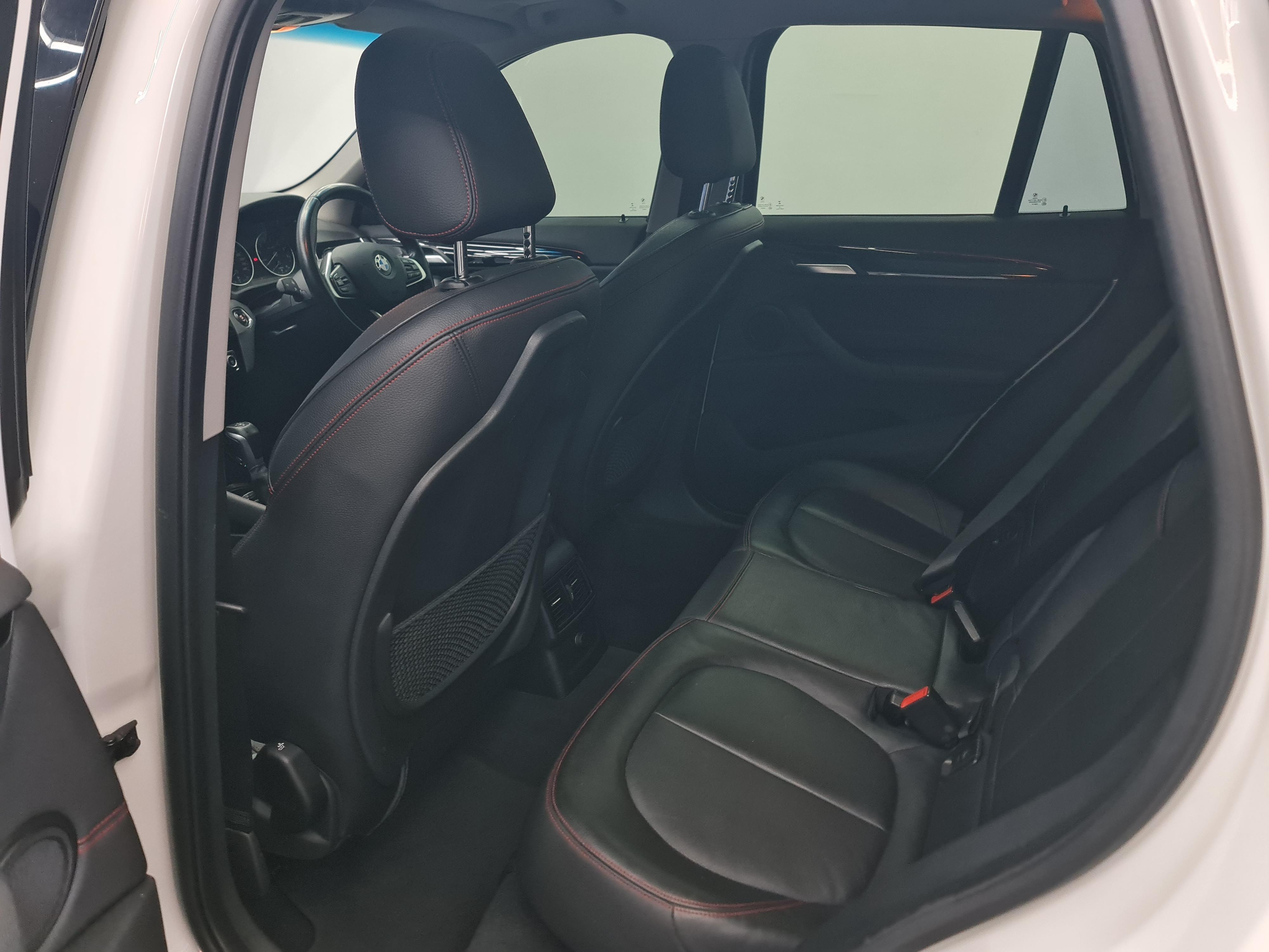 BMW X1 XDRIVE20I A/T (F48) - 15