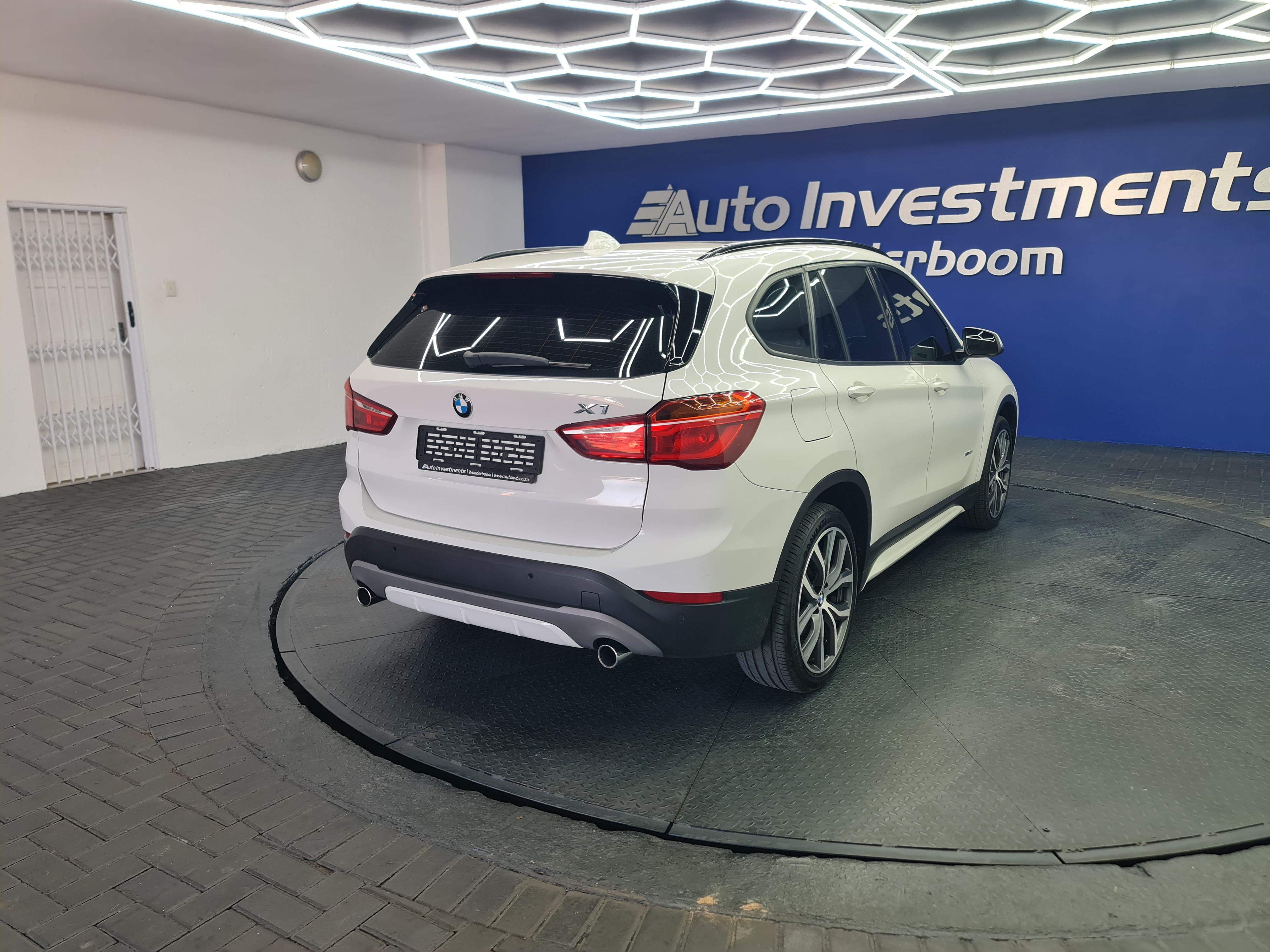 BMW X1 XDRIVE20I A/T (F48) - 10