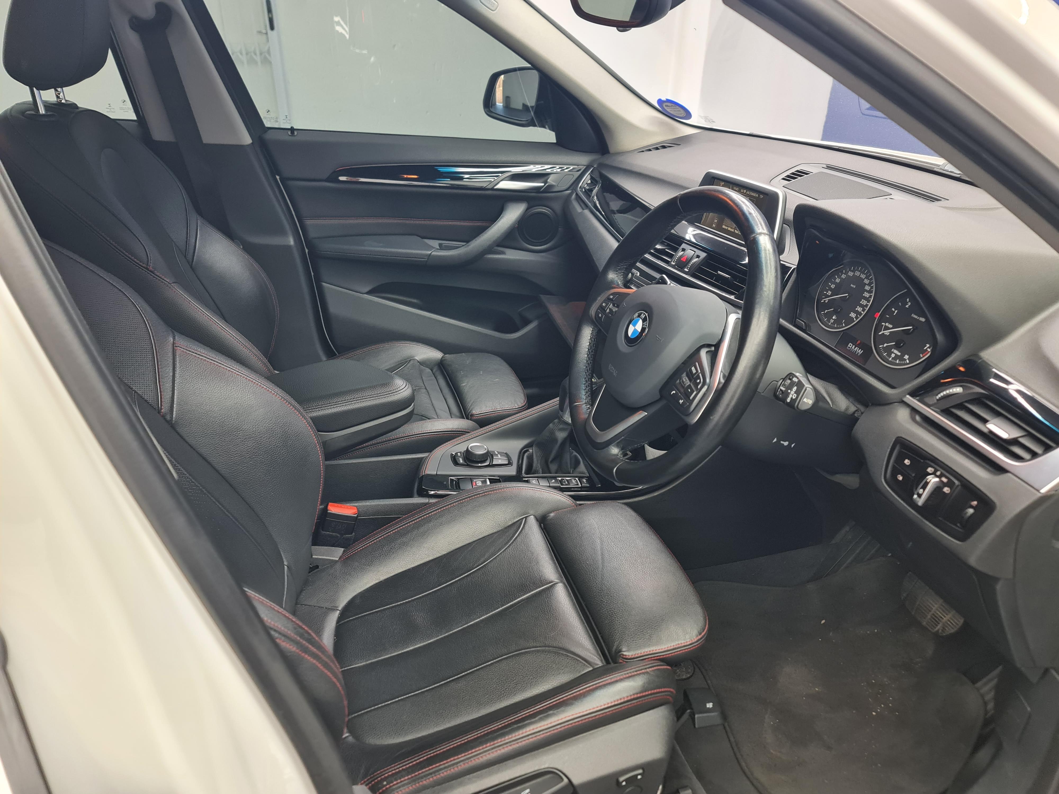 BMW X1 XDRIVE20I A/T (F48) - 11