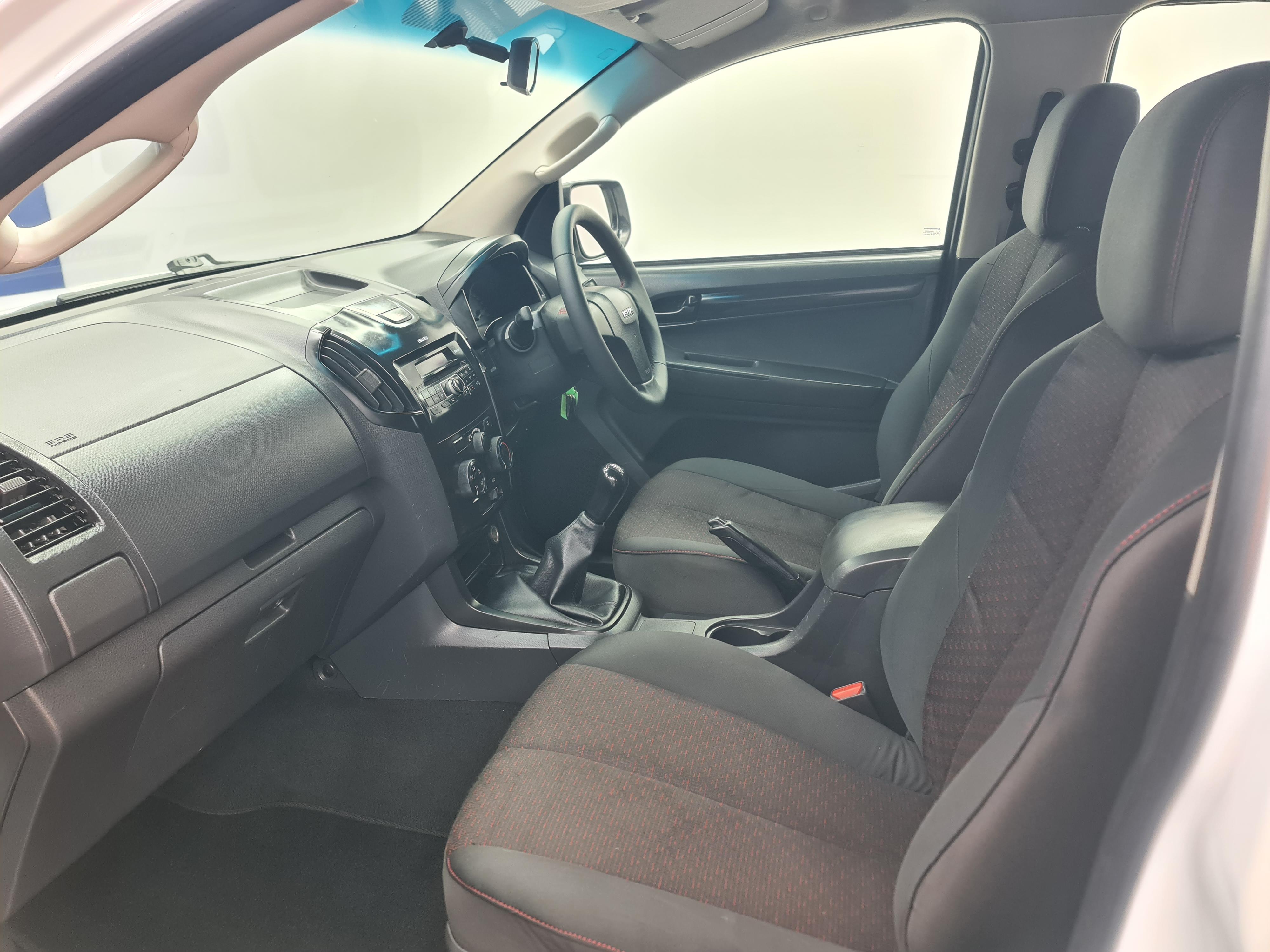 ISUZU D-MAX 250 HO HI-RIDE D/C P/U - 17