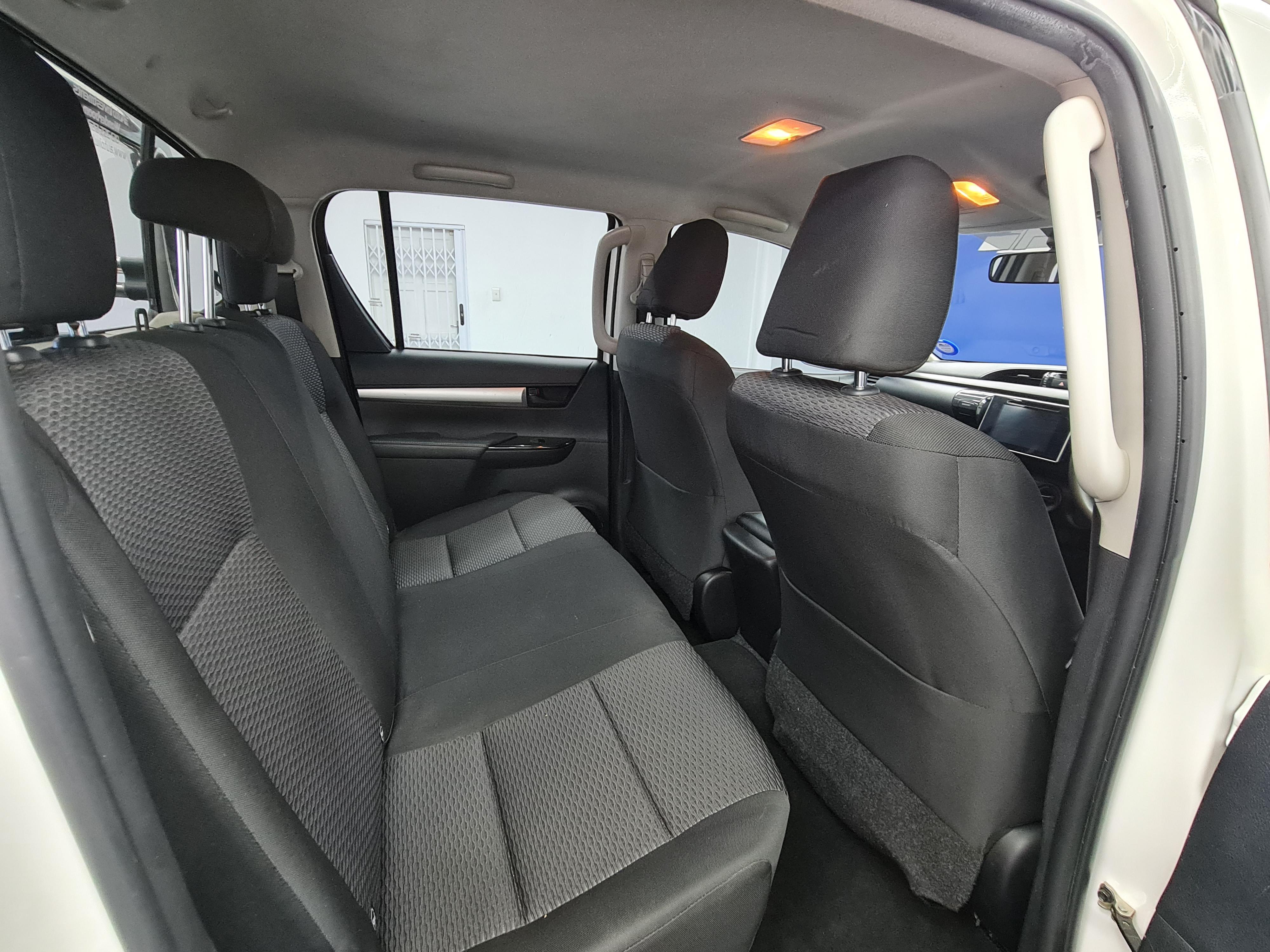 TOYOTA HILUX 2.4 GD-6 RB SRX A/T P/U D/C - 14