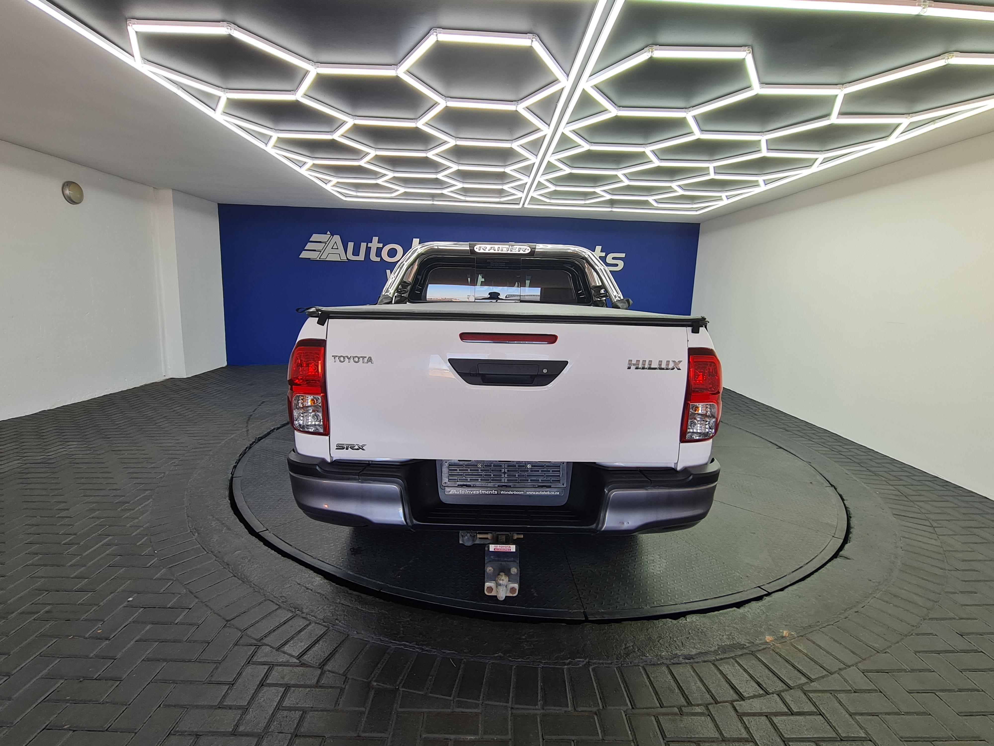 TOYOTA HILUX 2.4 GD-6 RB SRX A/T P/U D/C - 9