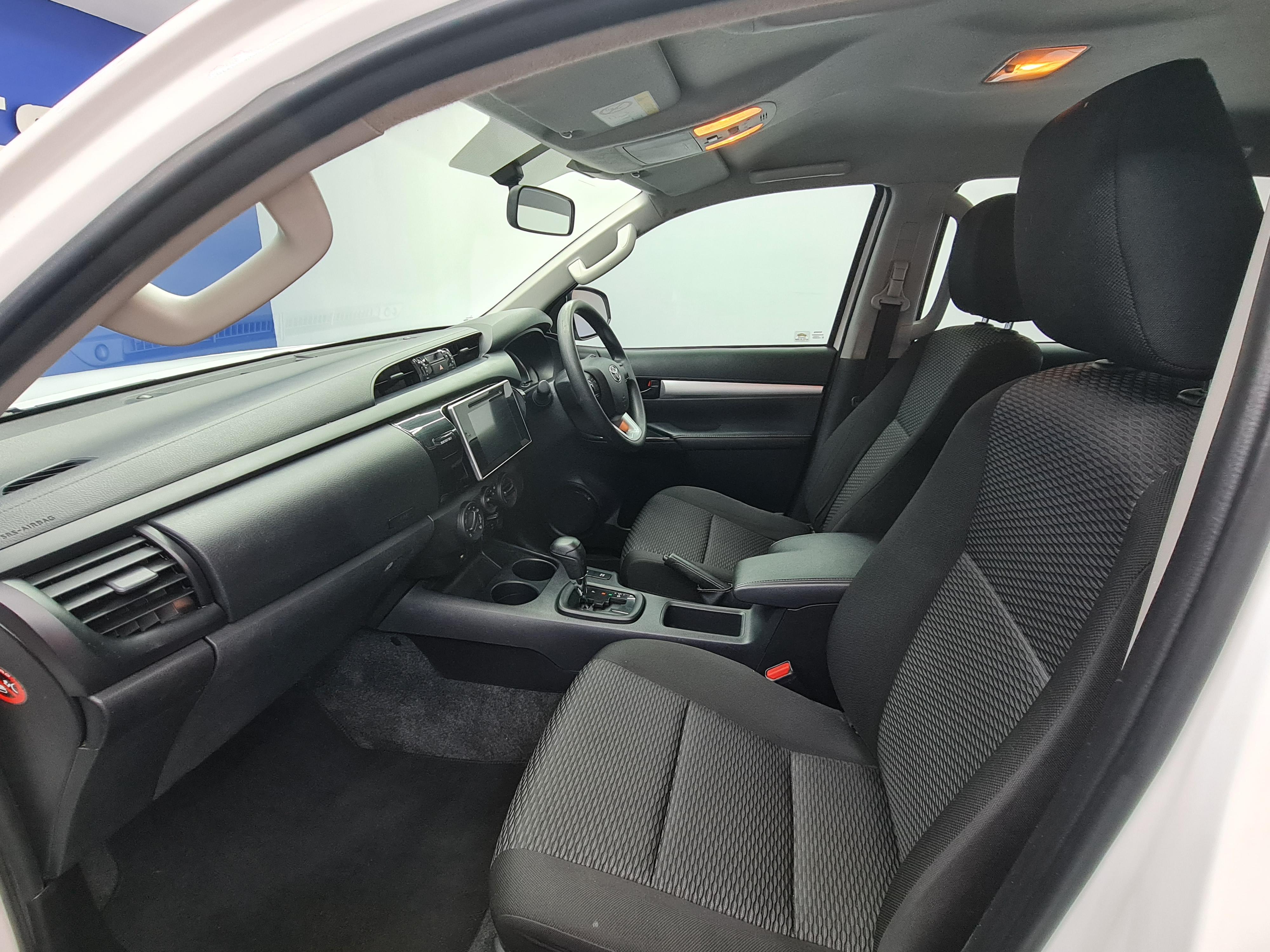 TOYOTA HILUX 2.4 GD-6 RB SRX A/T P/U D/C - 16