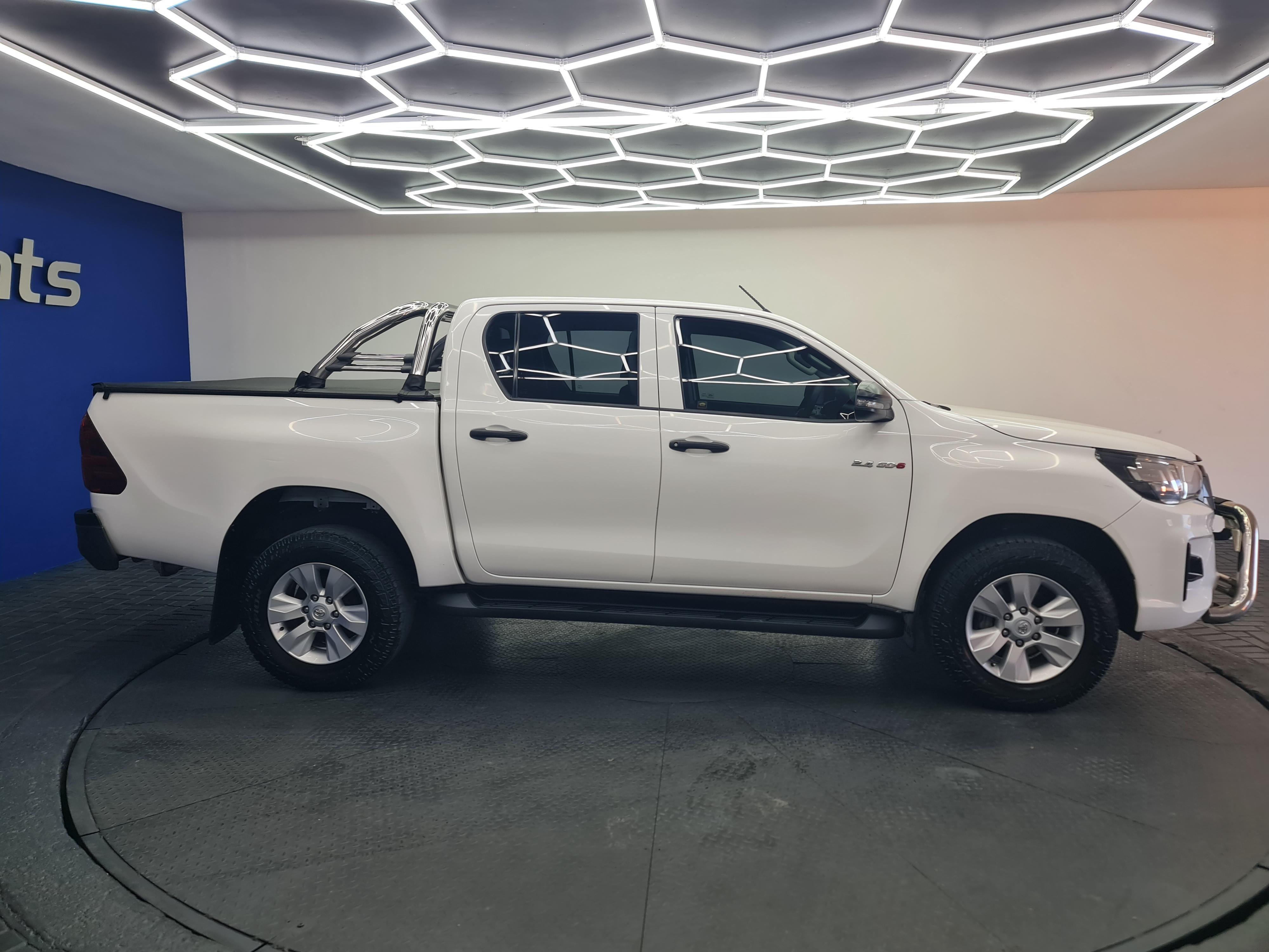 TOYOTA HILUX 2.4 GD-6 RB SRX A/T P/U D/C - 6