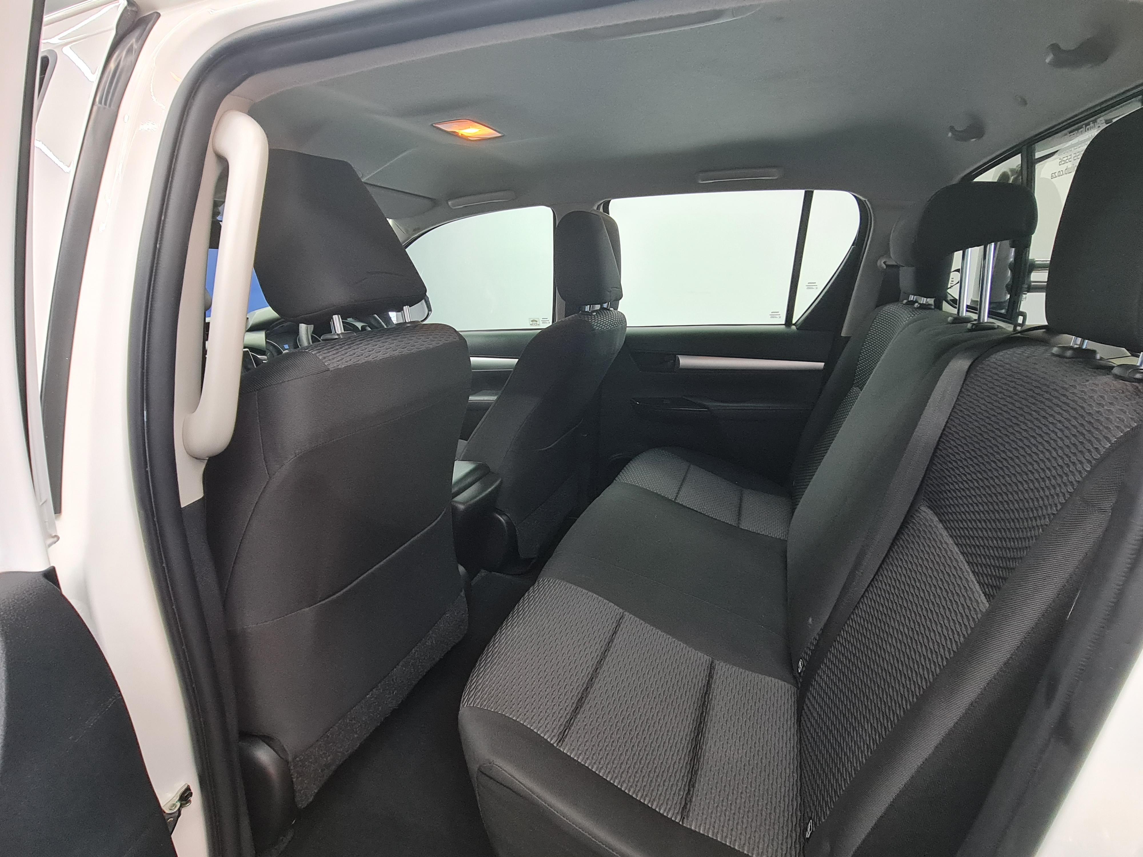 TOYOTA HILUX 2.4 GD-6 RB SRX A/T P/U D/C - 15