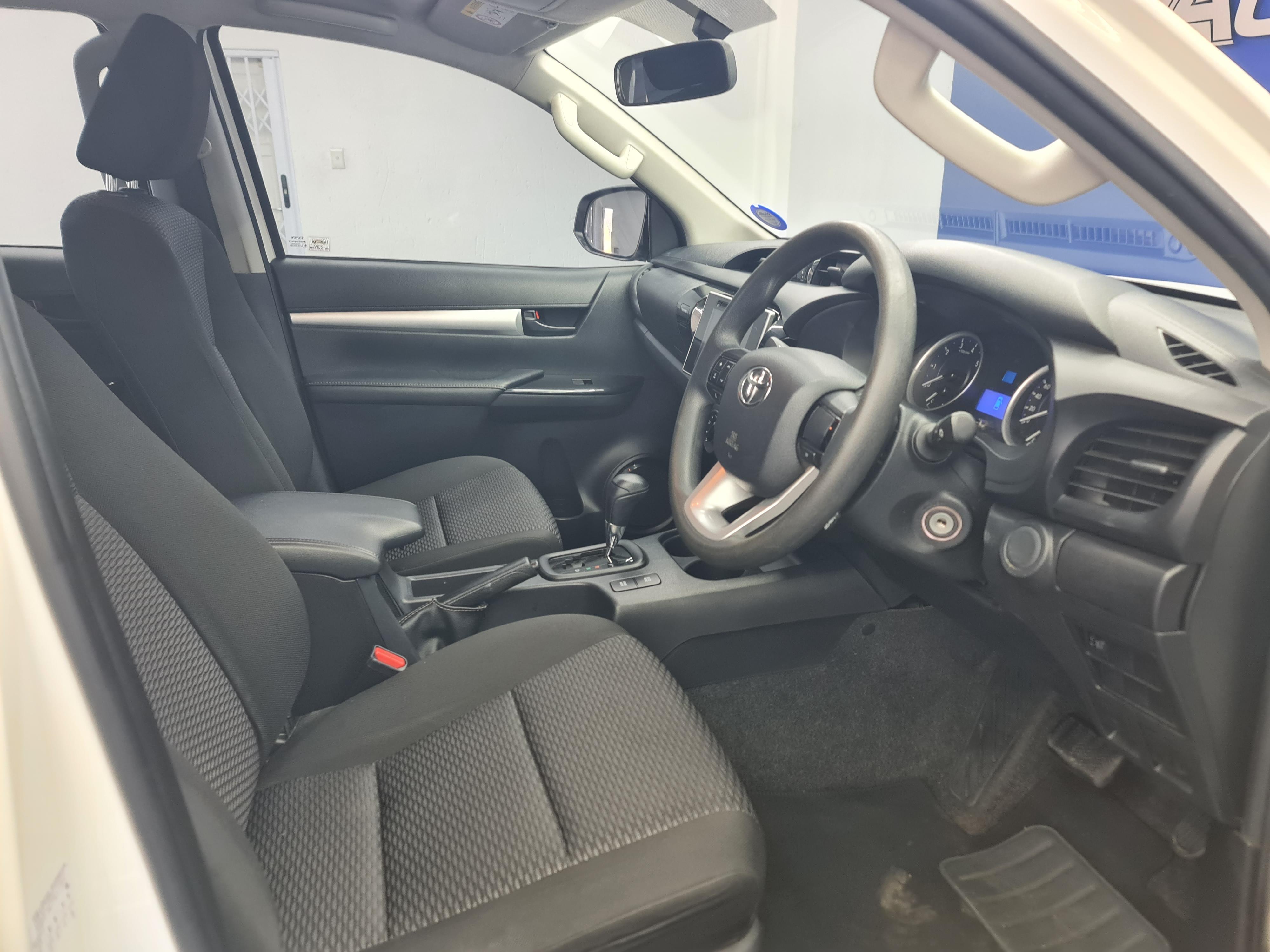 TOYOTA HILUX 2.4 GD-6 RB SRX A/T P/U D/C - 11