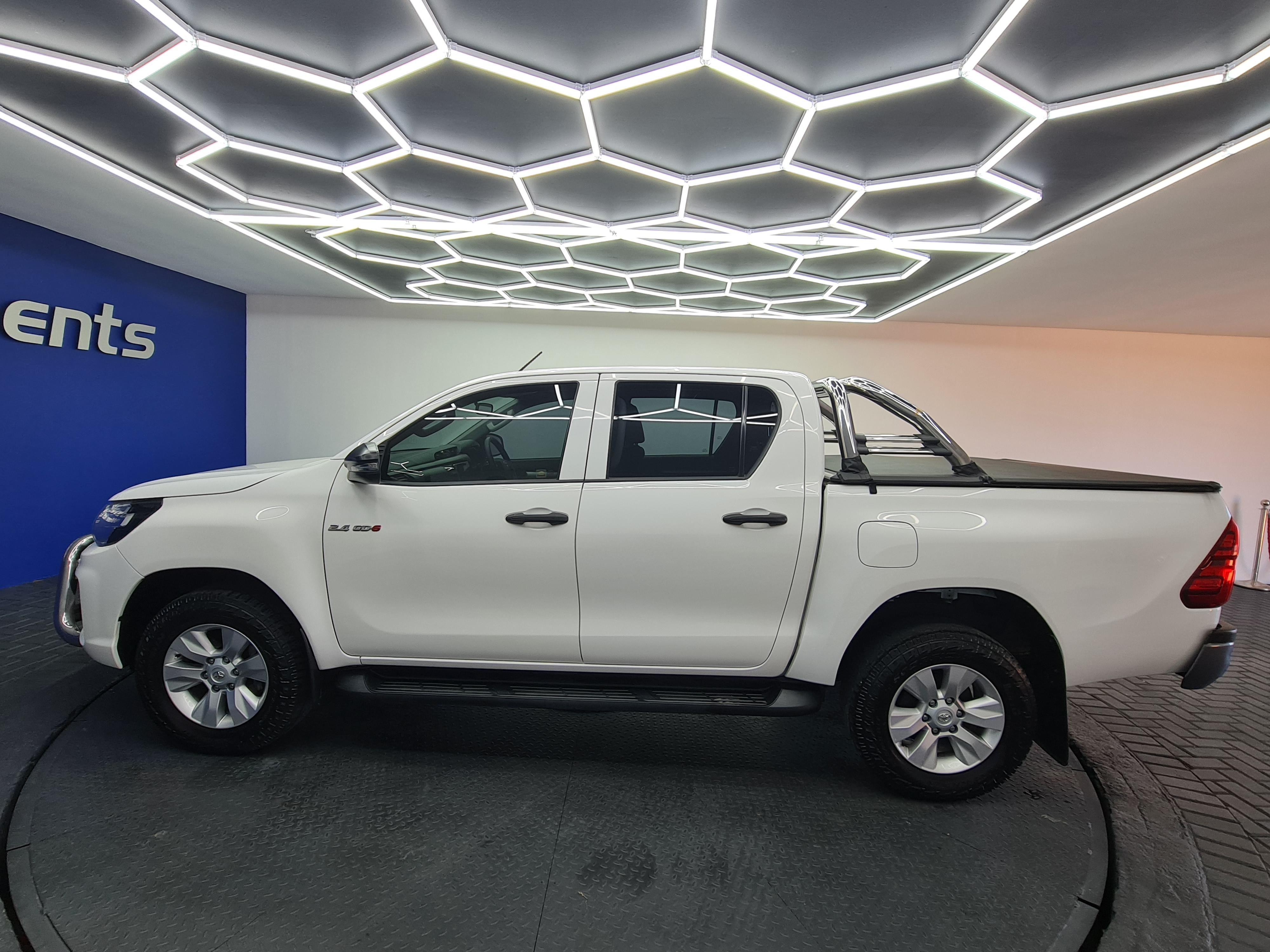 TOYOTA HILUX 2.4 GD-6 RB SRX A/T P/U D/C - 7