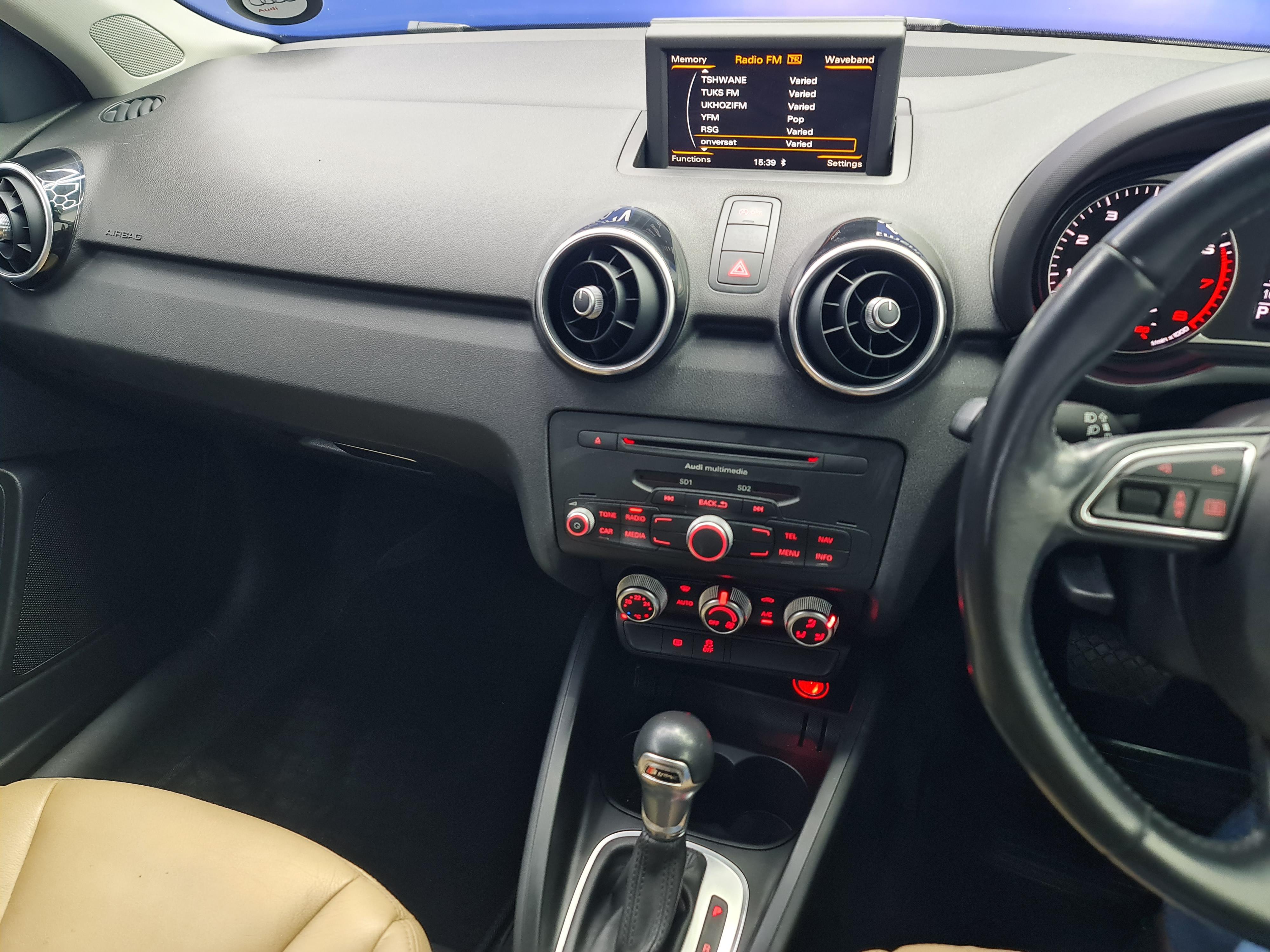 AUDI A1 SPORTBACK 1.4T FSI  AMB S-TRON - 10