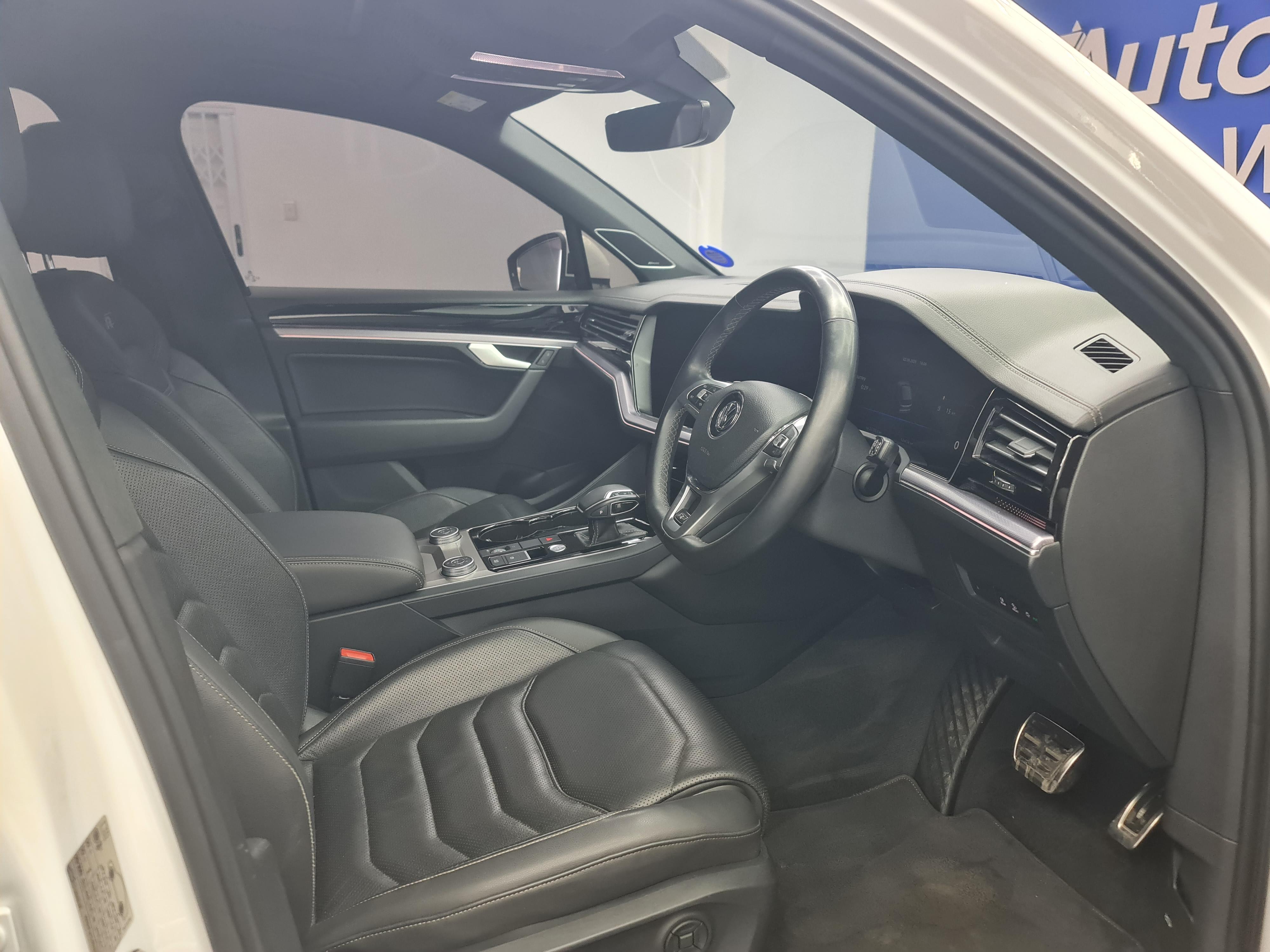 VOLKSWAGEN TOUAREG 3.0 TDI V6 EXECUTIVE - 11