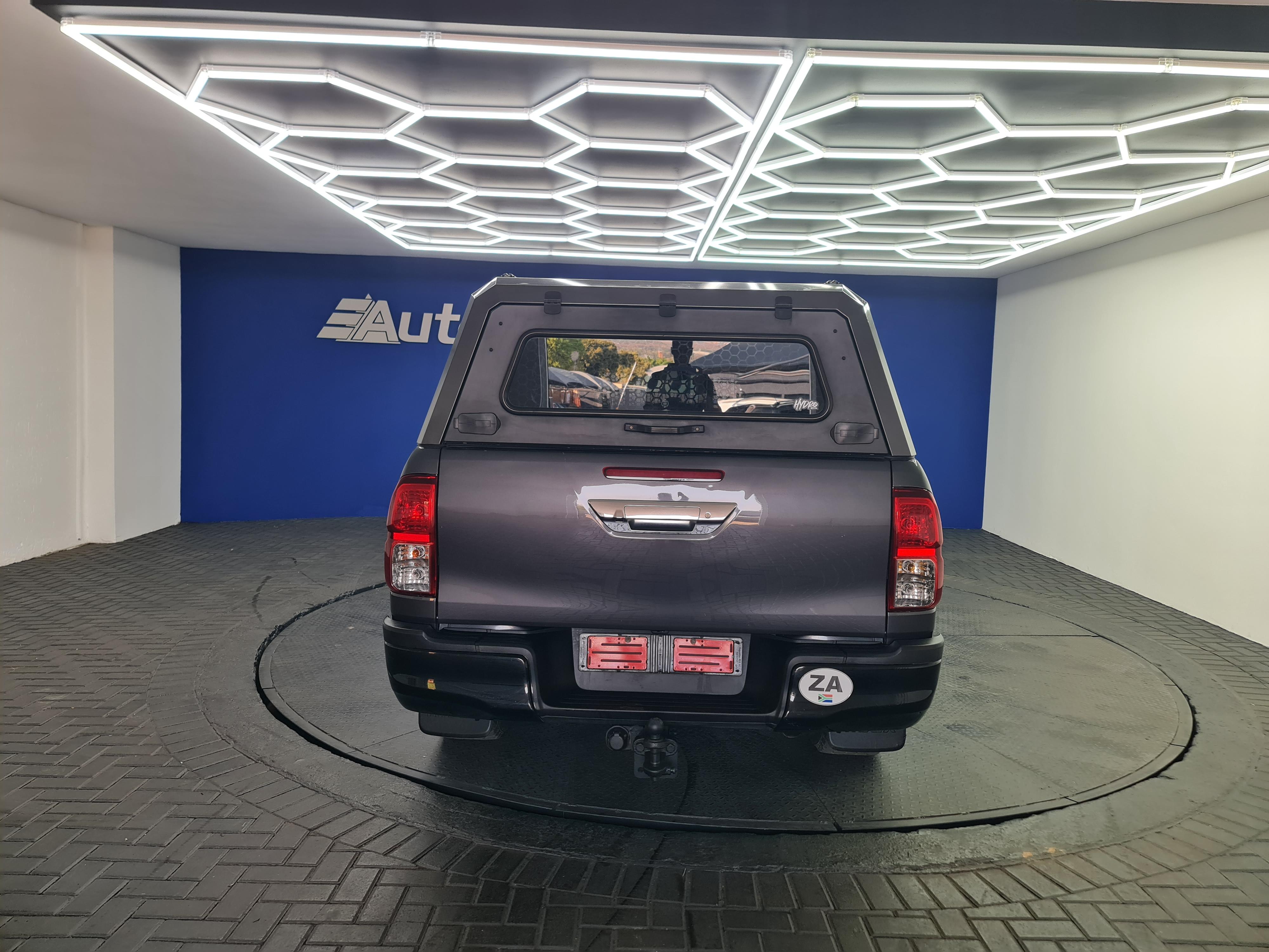 TOYOTA HILUX 2.8 GD-6 RAIDER 4X4 A/T P/U D/C - 9