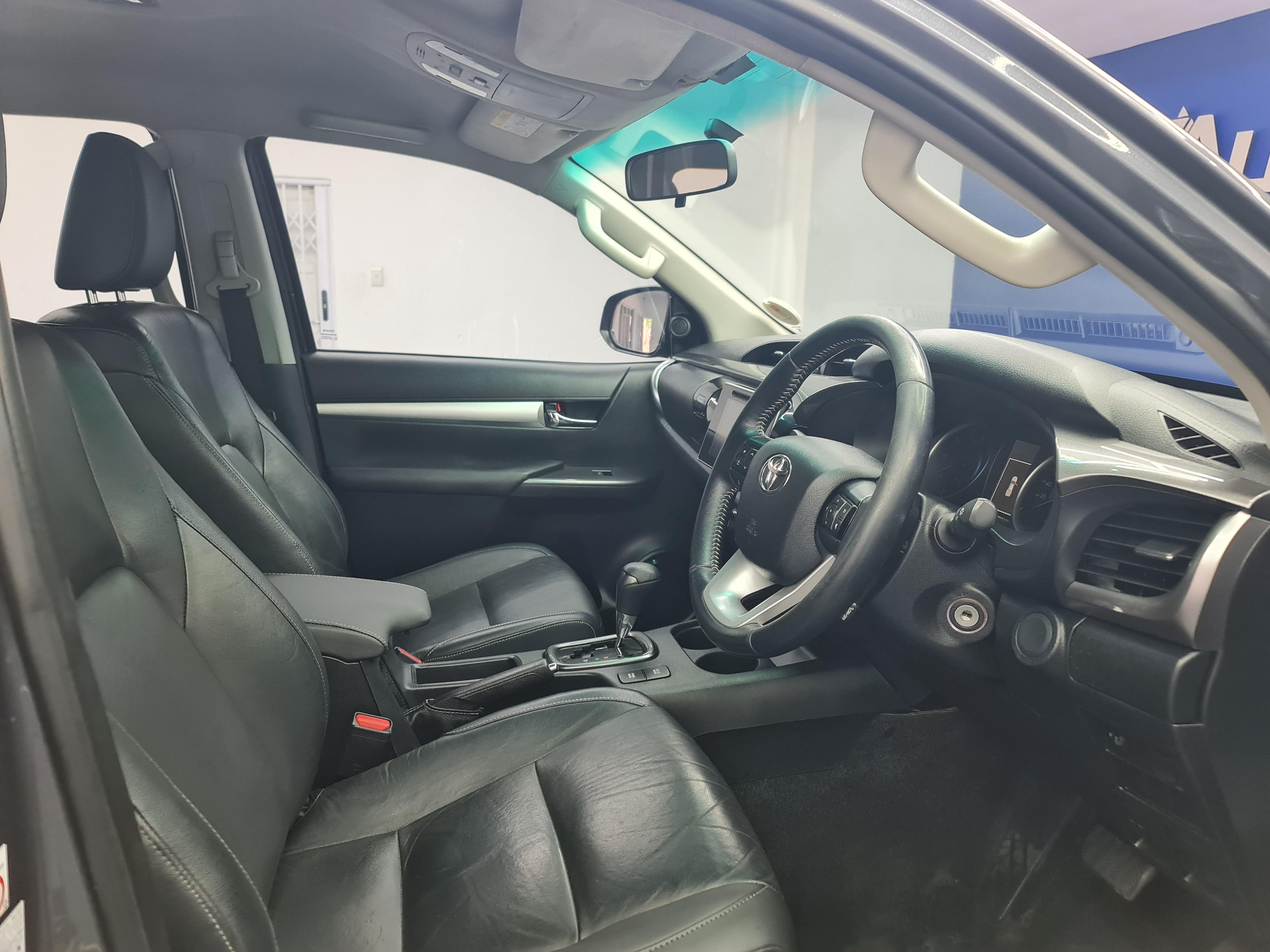 TOYOTA HILUX 2.8 GD-6 RAIDER 4X4 A/T P/U D/C - 11