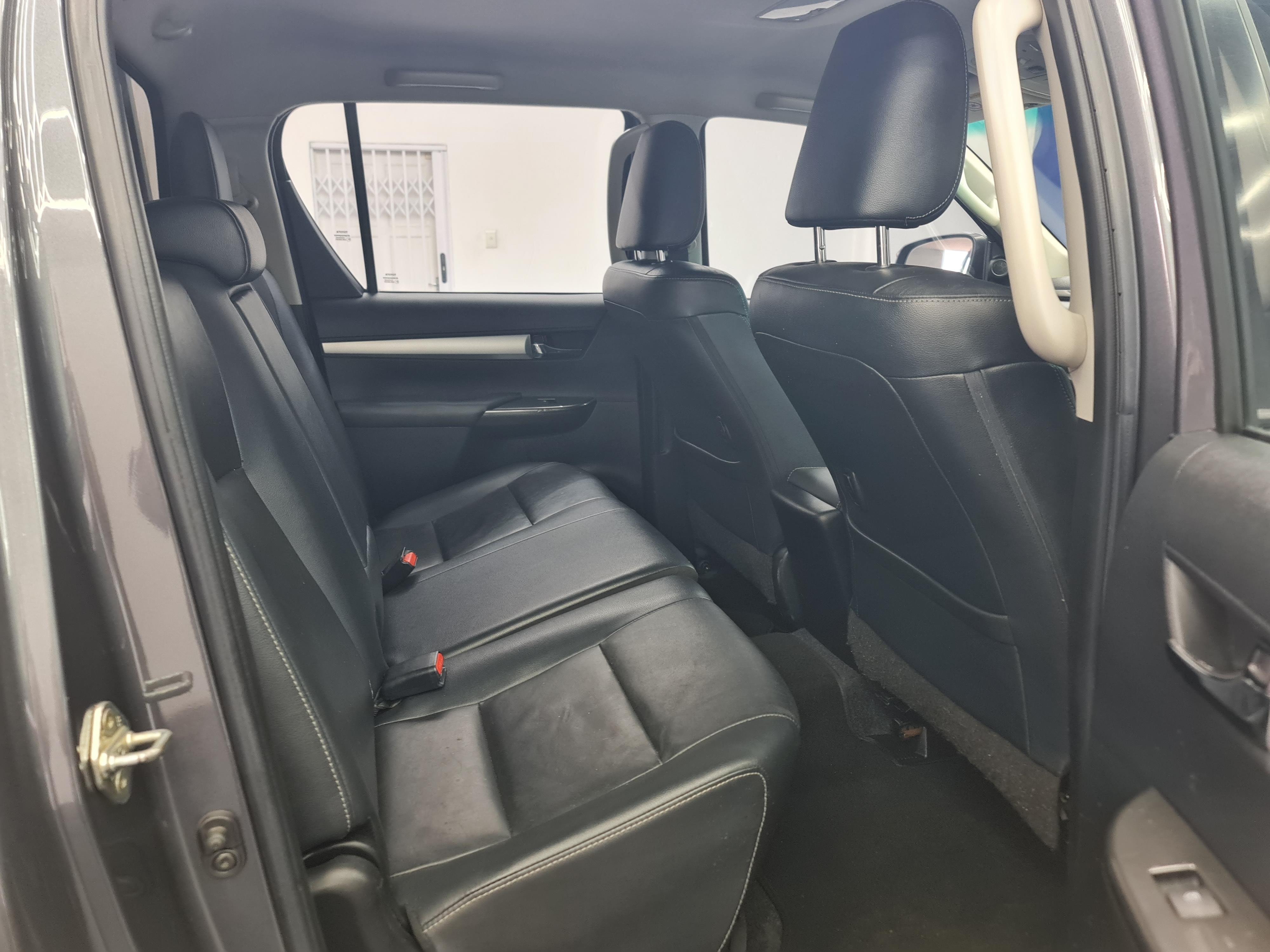 TOYOTA HILUX 2.8 GD-6 RAIDER 4X4 A/T P/U D/C - 14