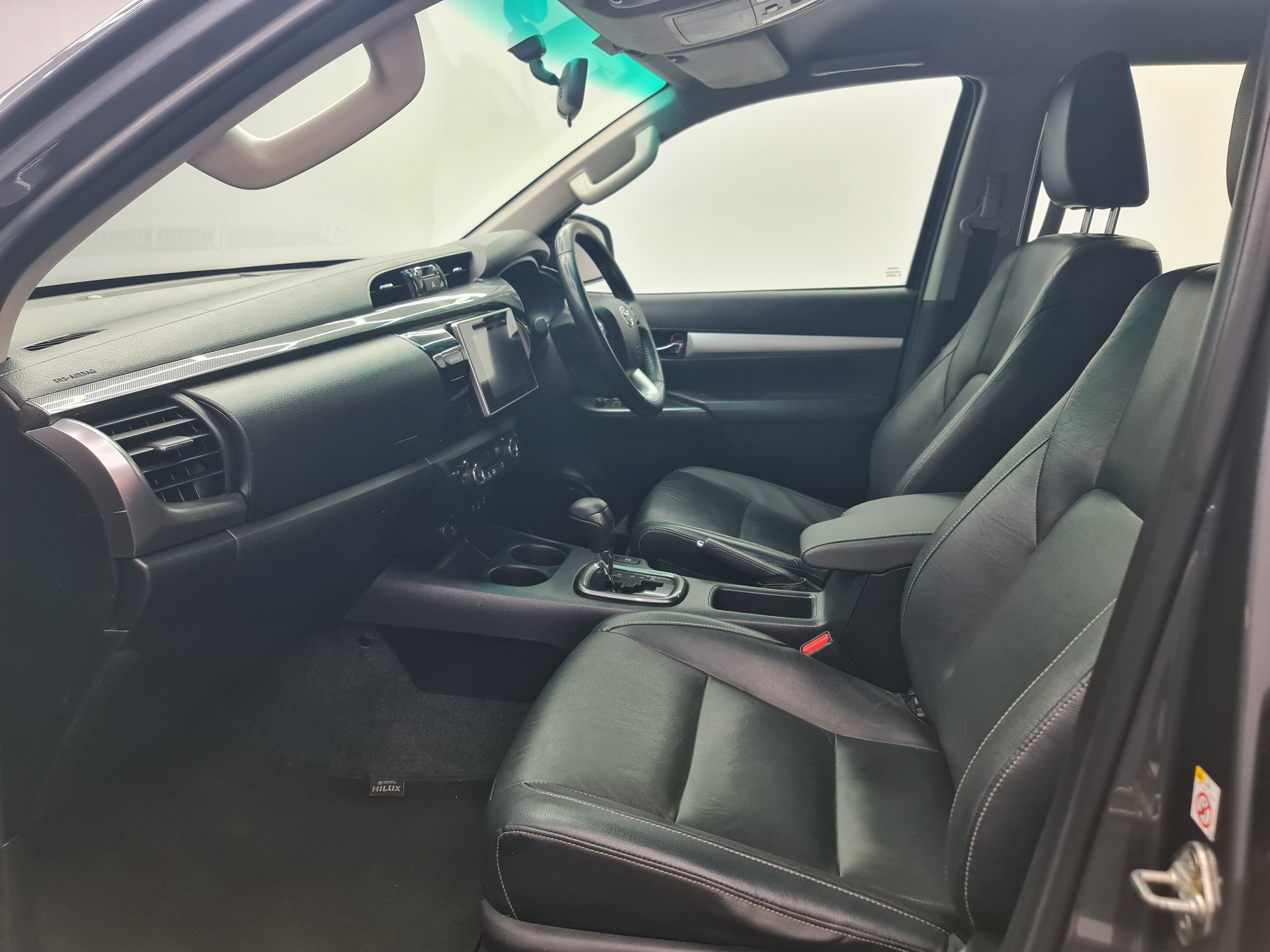 TOYOTA HILUX 2.8 GD-6 RAIDER 4X4 A/T P/U D/C - 17