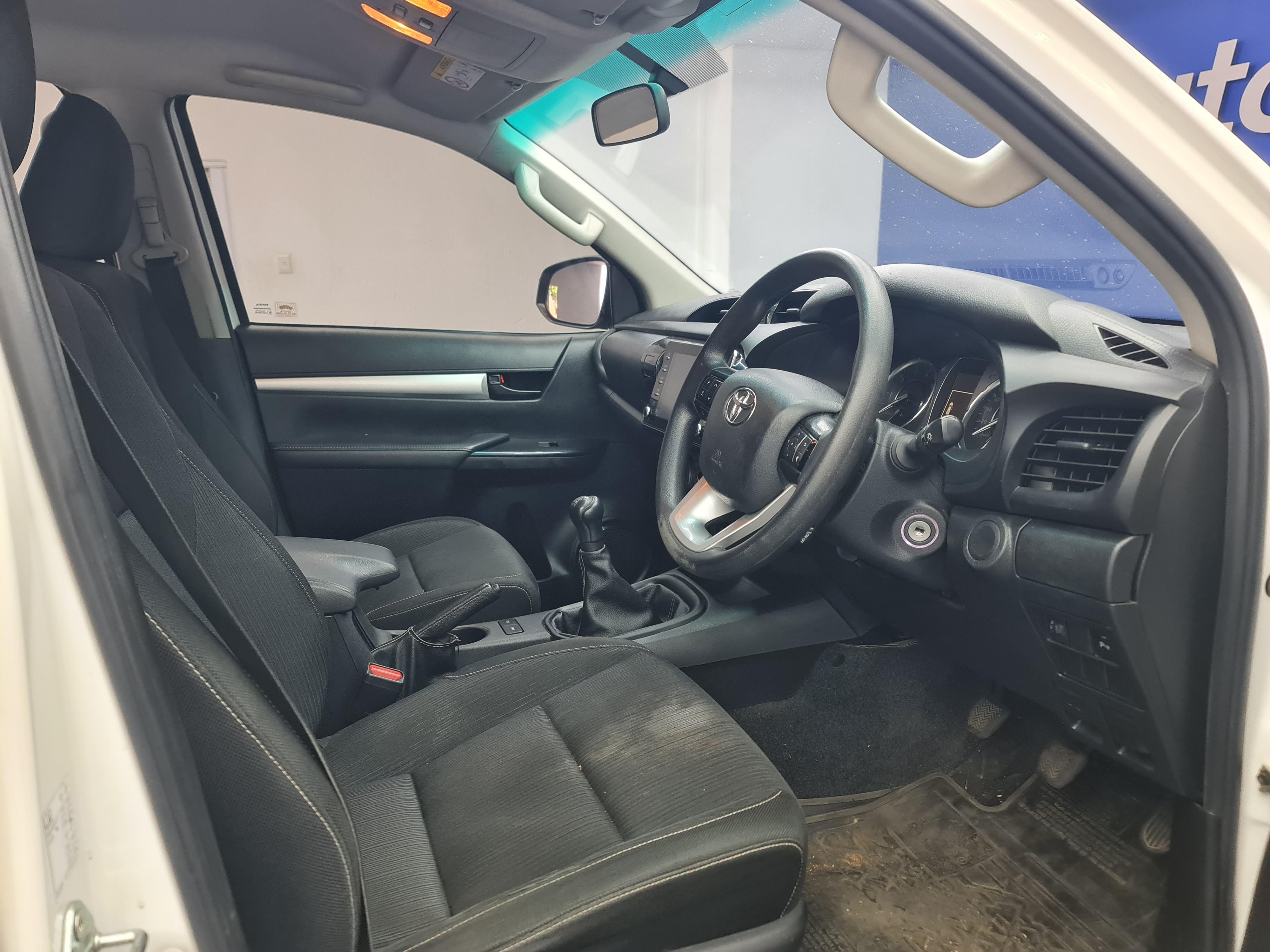 TOYOTA HILUX 2.4 GD-6 RB RAIDER P/U D/C - 11
