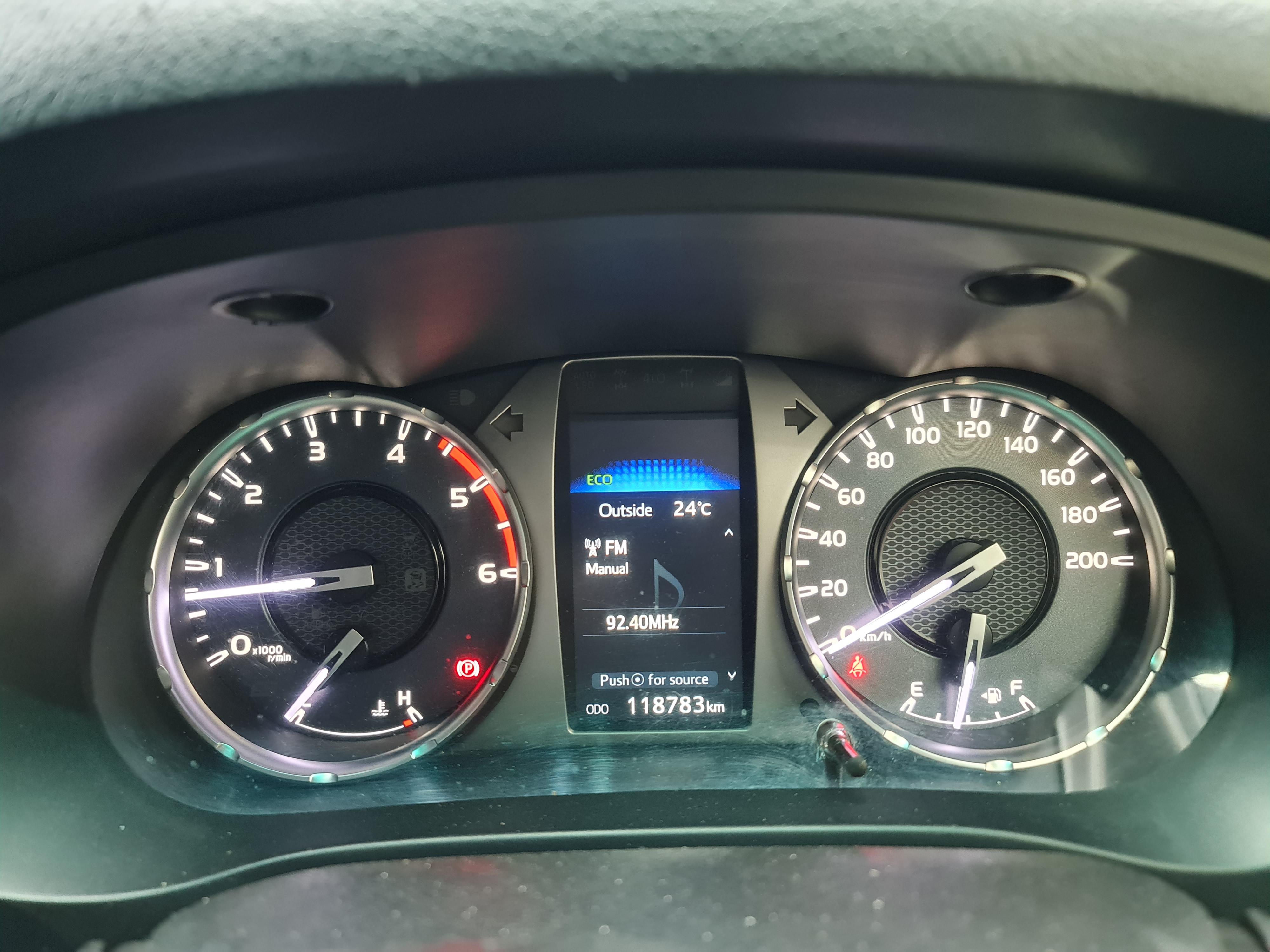 TOYOTA HILUX 2.4 GD-6 RB RAIDER P/U D/C - 12