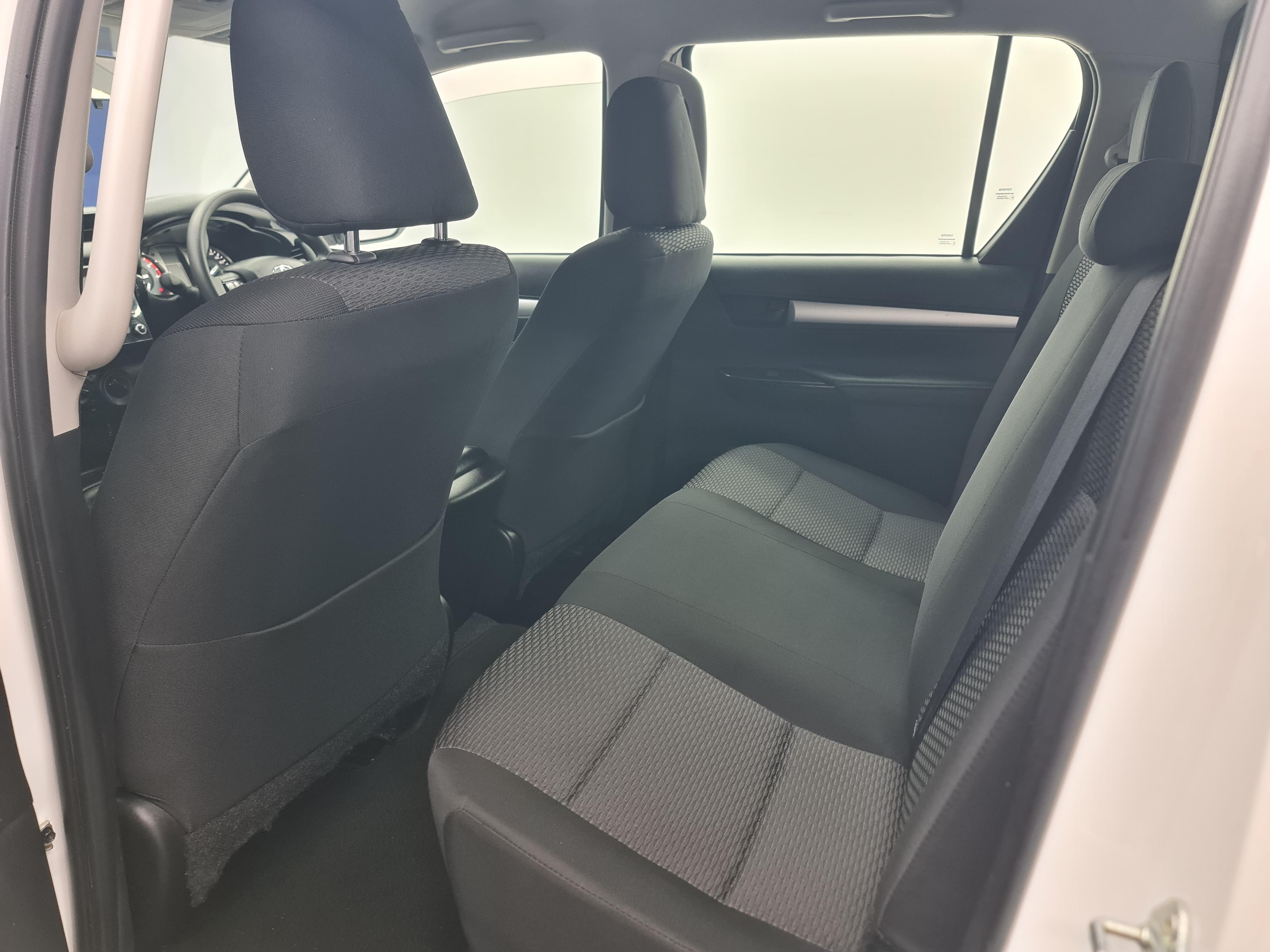 TOYOTA HILUX 2.4 GD-6 RAIDER 4X4 P/U D/C - 16