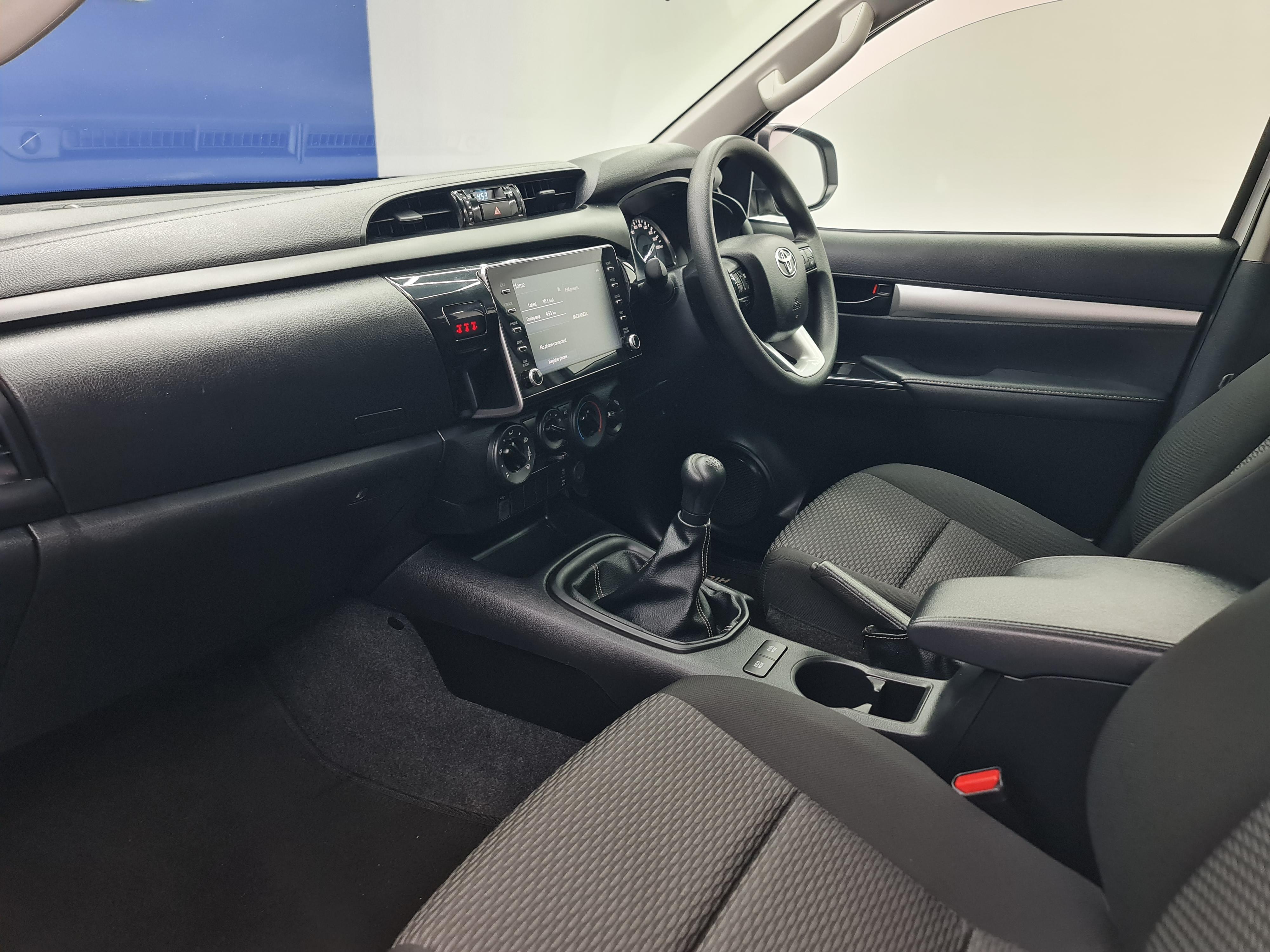 TOYOTA HILUX 2.4 GD-6 RAIDER 4X4 P/U D/C - 17