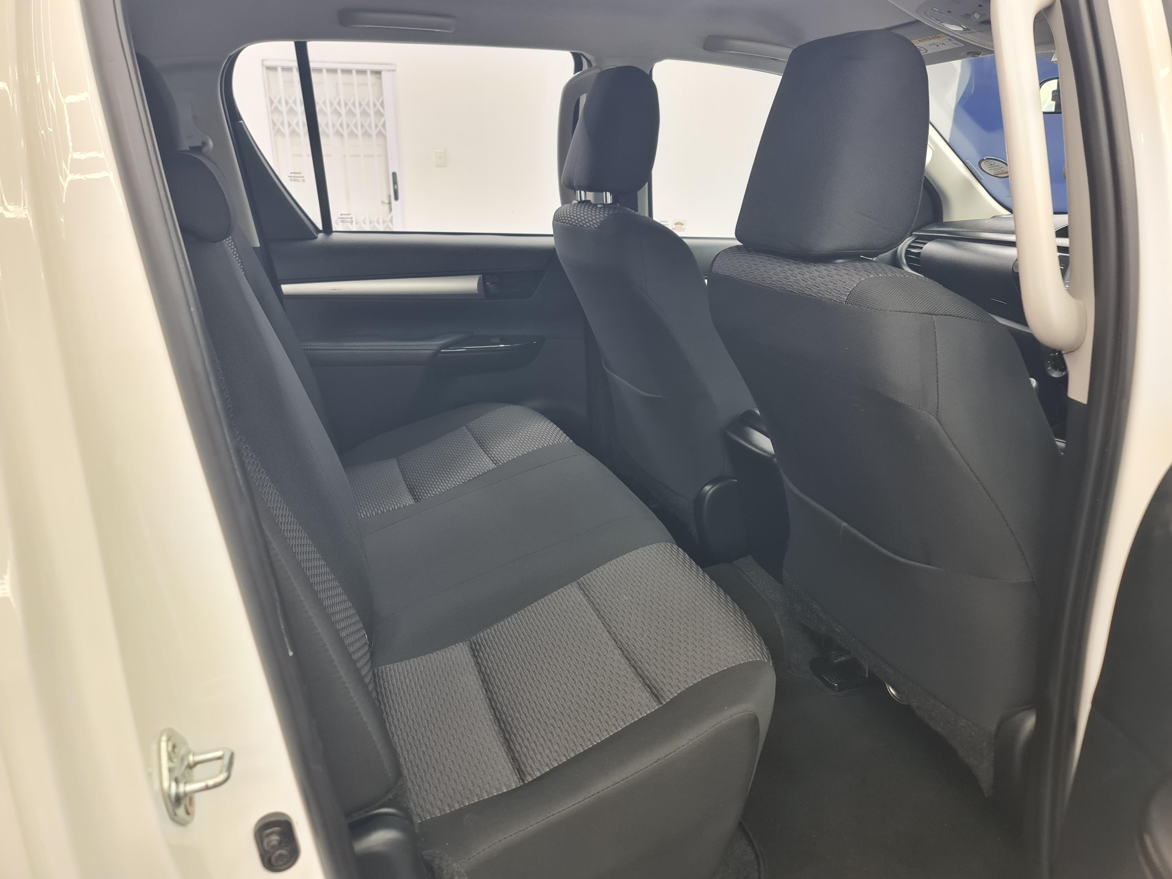 TOYOTA HILUX 2.4 GD-6 RAIDER 4X4 P/U D/C - 14