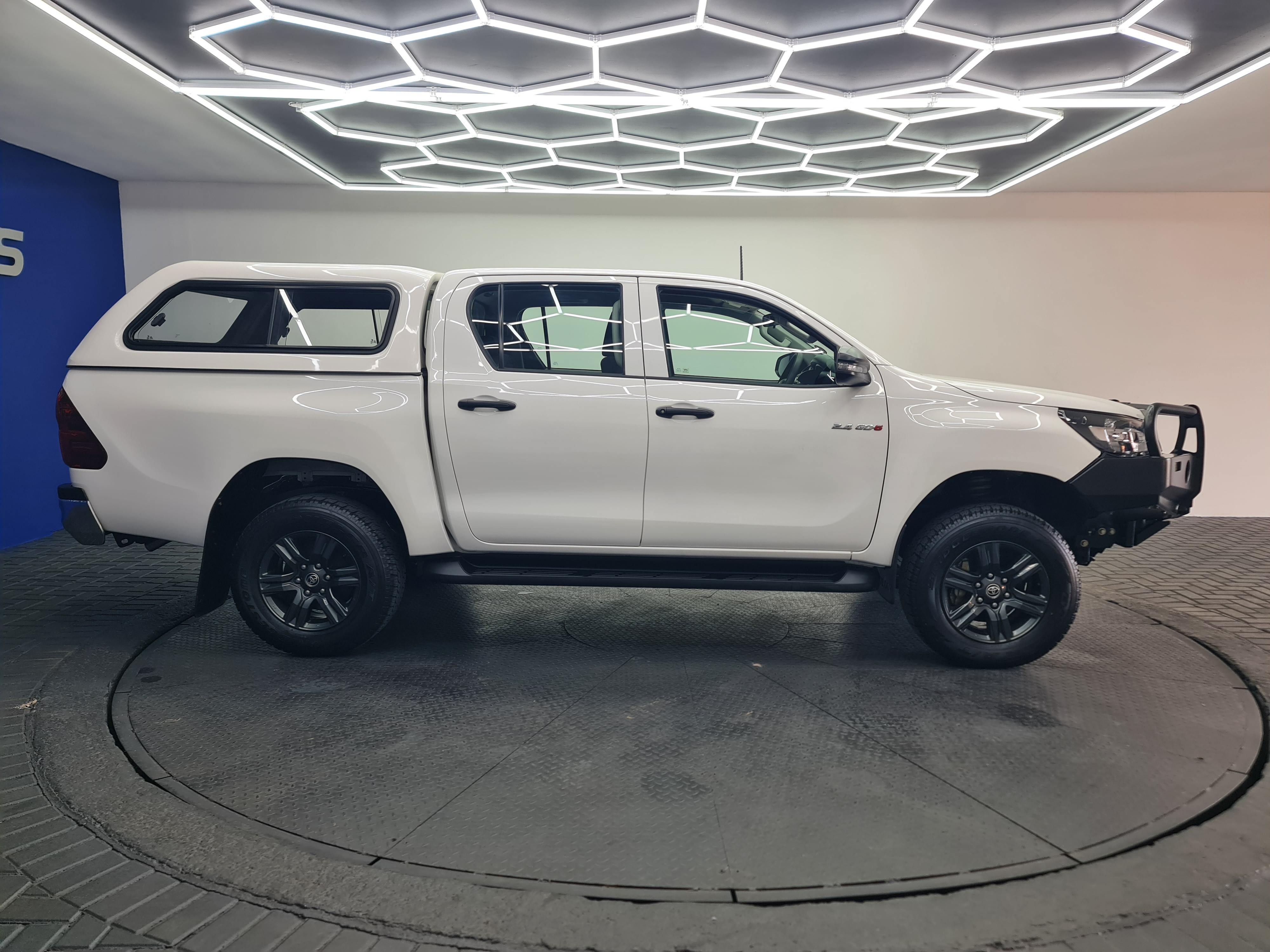 TOYOTA HILUX 2.4 GD-6 RAIDER 4X4 P/U D/C - 6