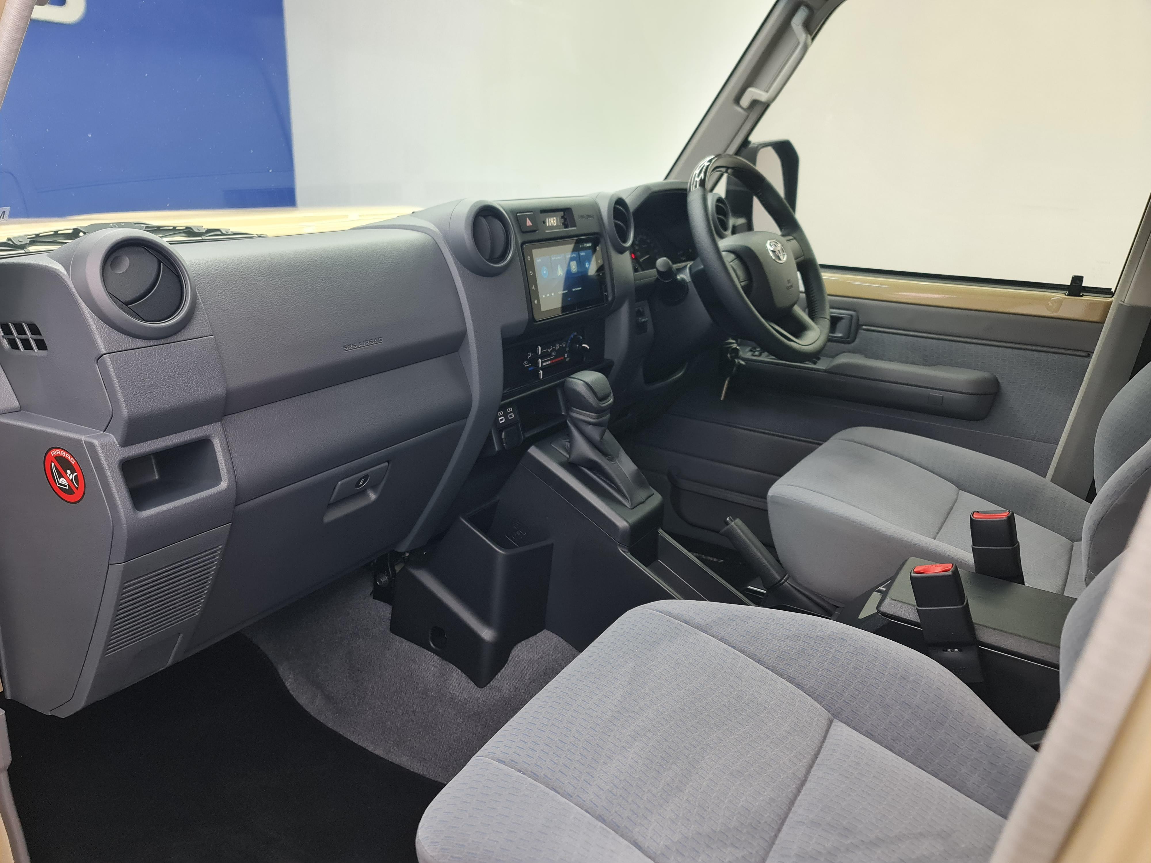 TOYOTA LANDCRUISER 70 LANDCRUISER 76 2.8 GD-6 S/W A/T - 18
