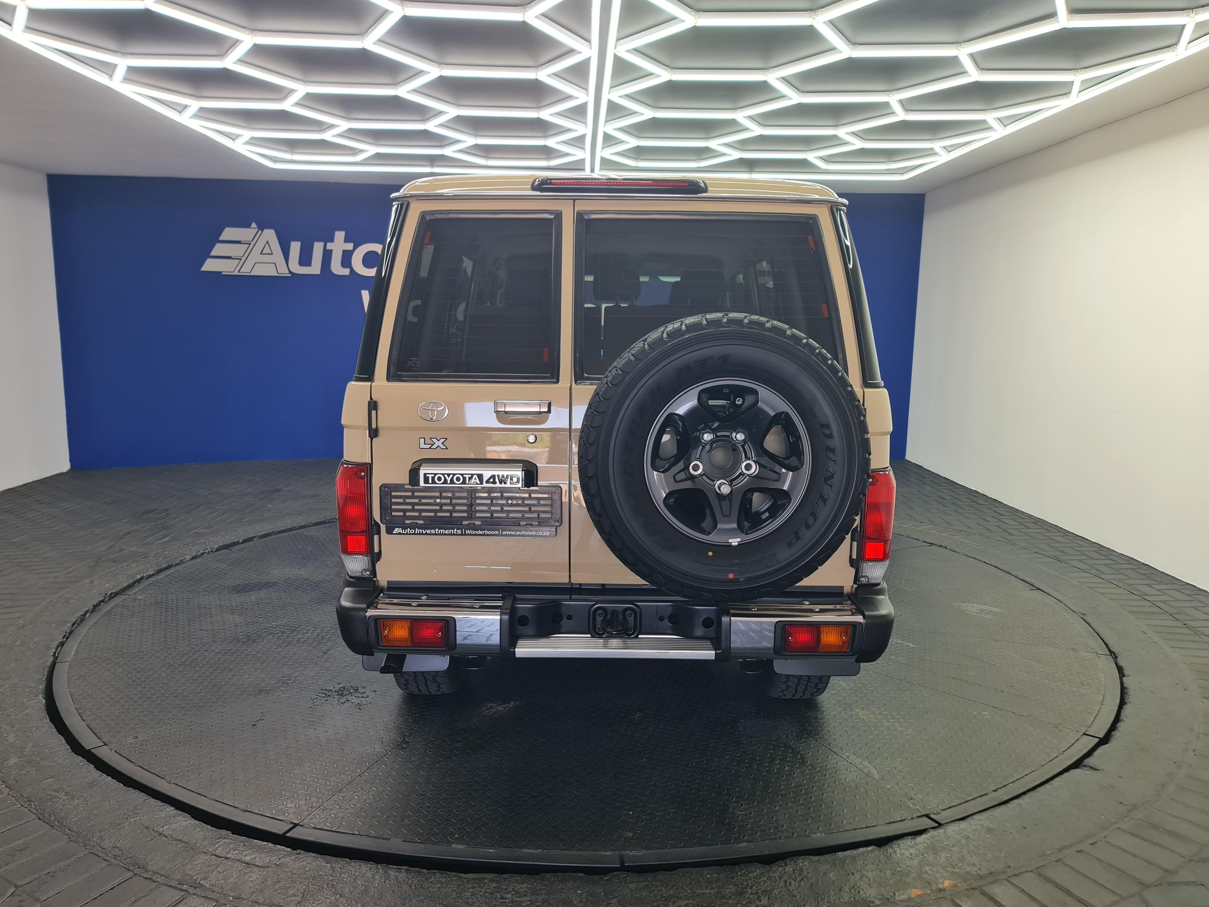 TOYOTA LANDCRUISER 70 LANDCRUISER 76 2.8 GD-6 S/W A/T - 9