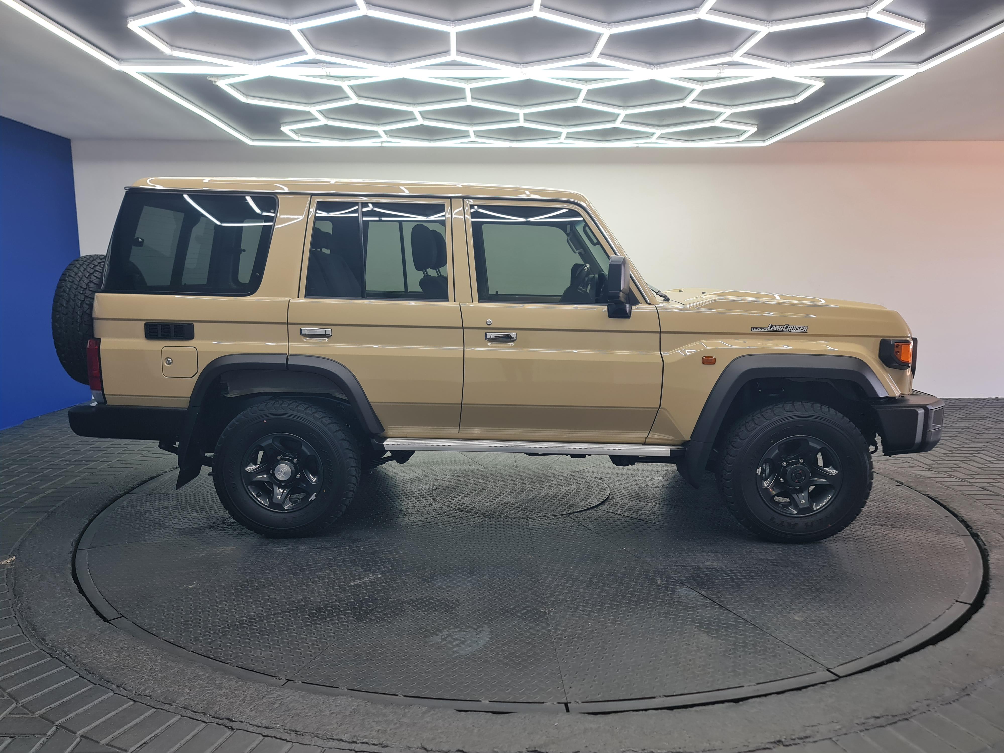 TOYOTA LANDCRUISER 70 LANDCRUISER 76 2.8 GD-6 S/W A/T - 6
