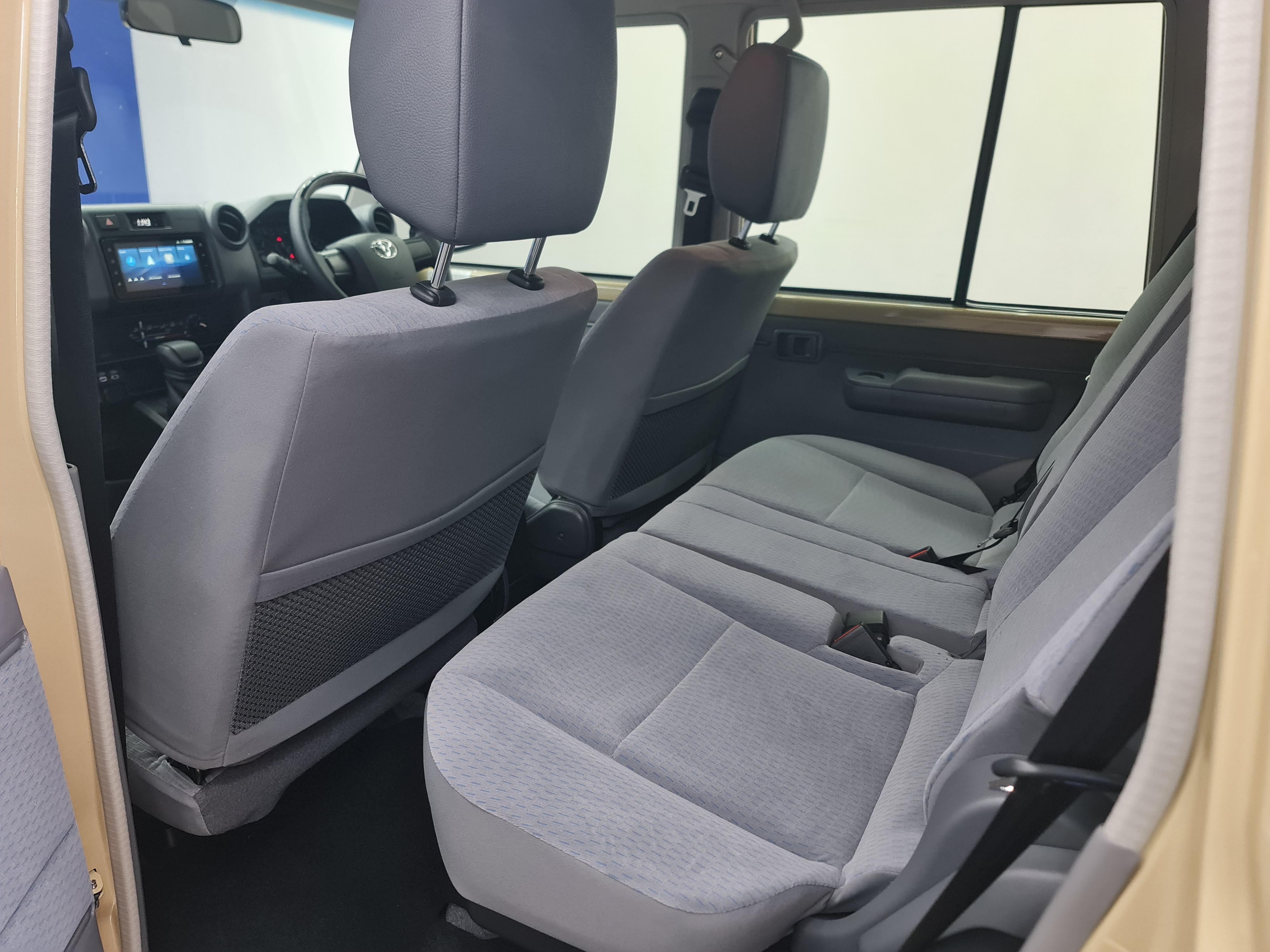 TOYOTA LANDCRUISER 70 LANDCRUISER 76 2.8 GD-6 S/W A/T - 17
