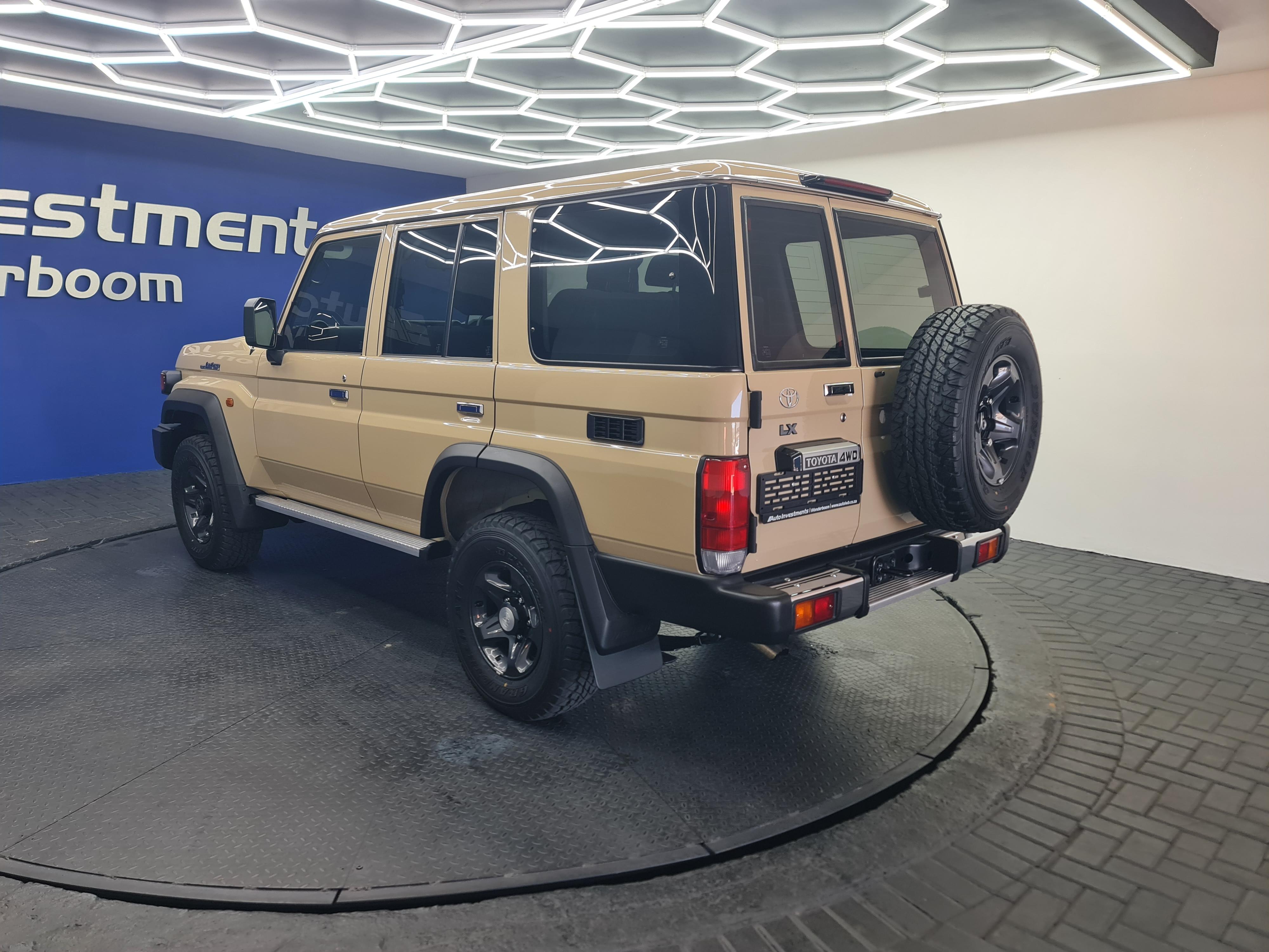 TOYOTA LANDCRUISER 70 LANDCRUISER 76 2.8 GD-6 S/W A/T - 8