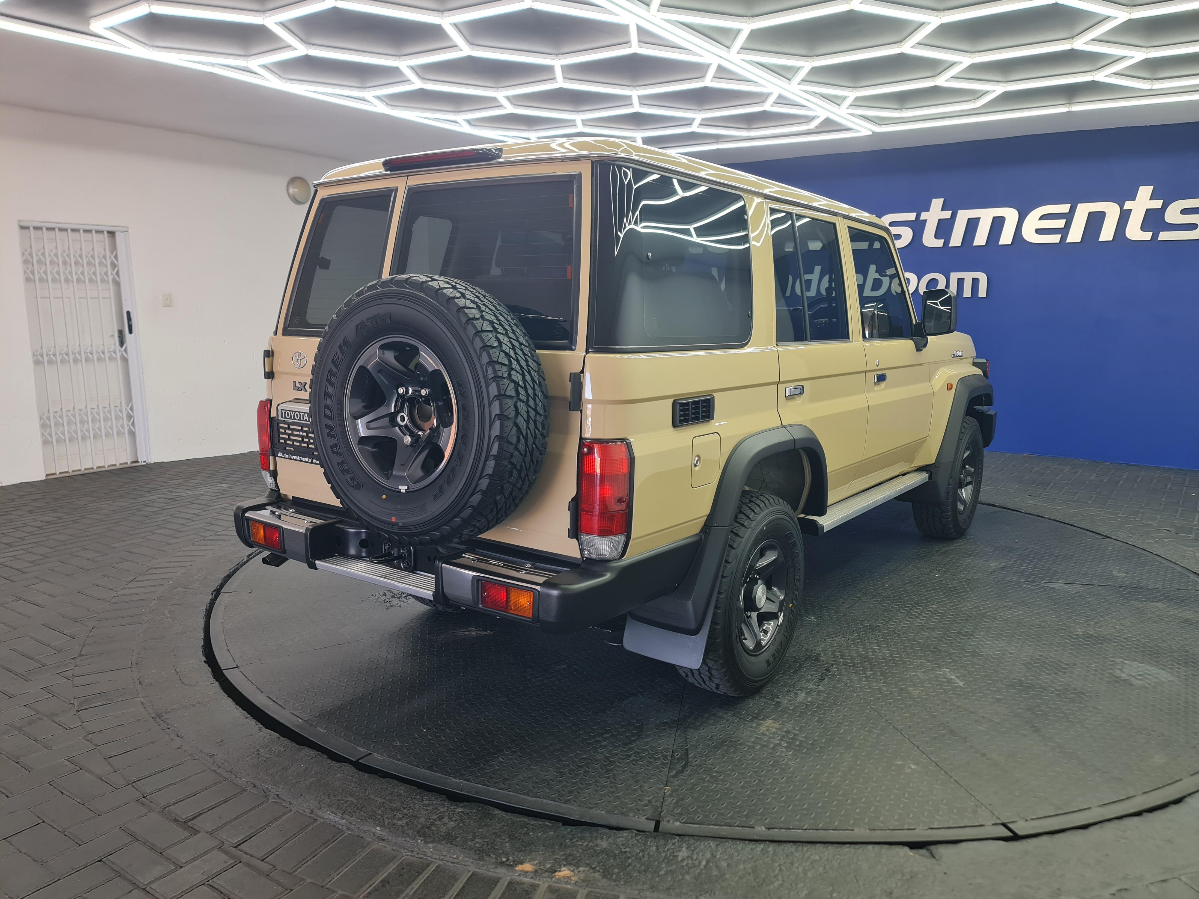 TOYOTA LANDCRUISER 70 LANDCRUISER 76 2.8 GD-6 S/W A/T - 10
