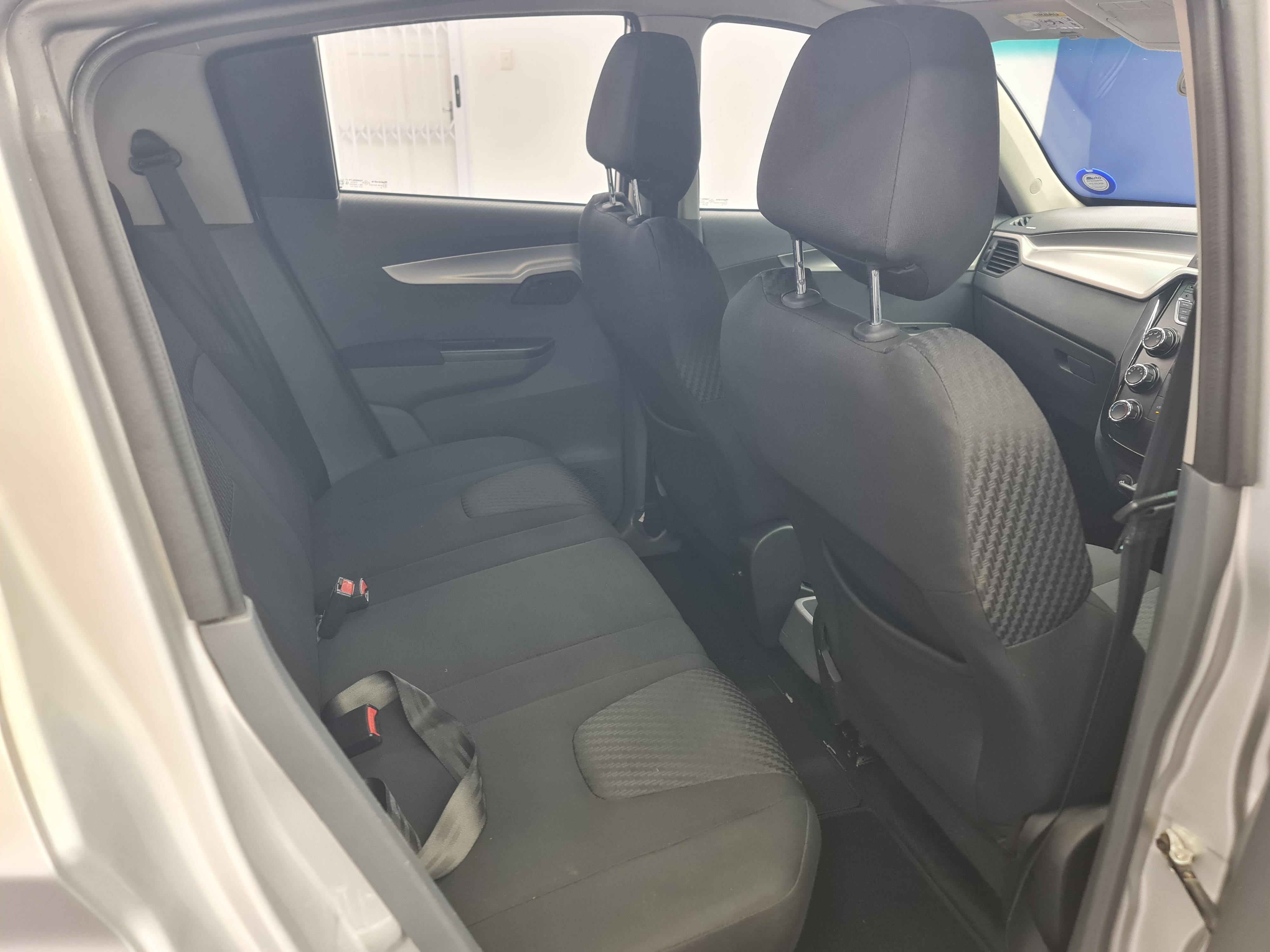 MAHINDRA KUV 100 1.2 K6+ NXT - 14