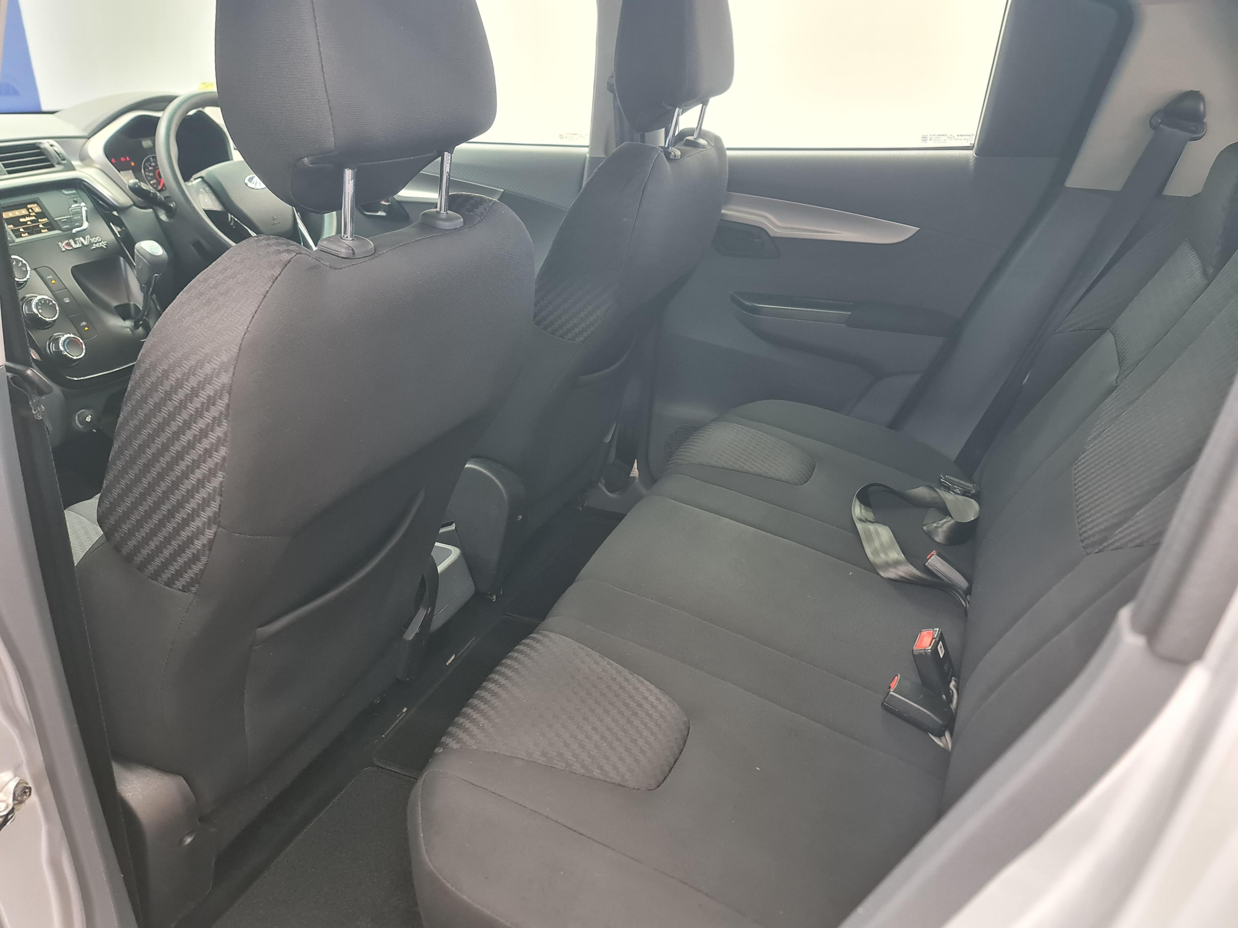 MAHINDRA KUV 100 1.2 K6+ NXT - 16